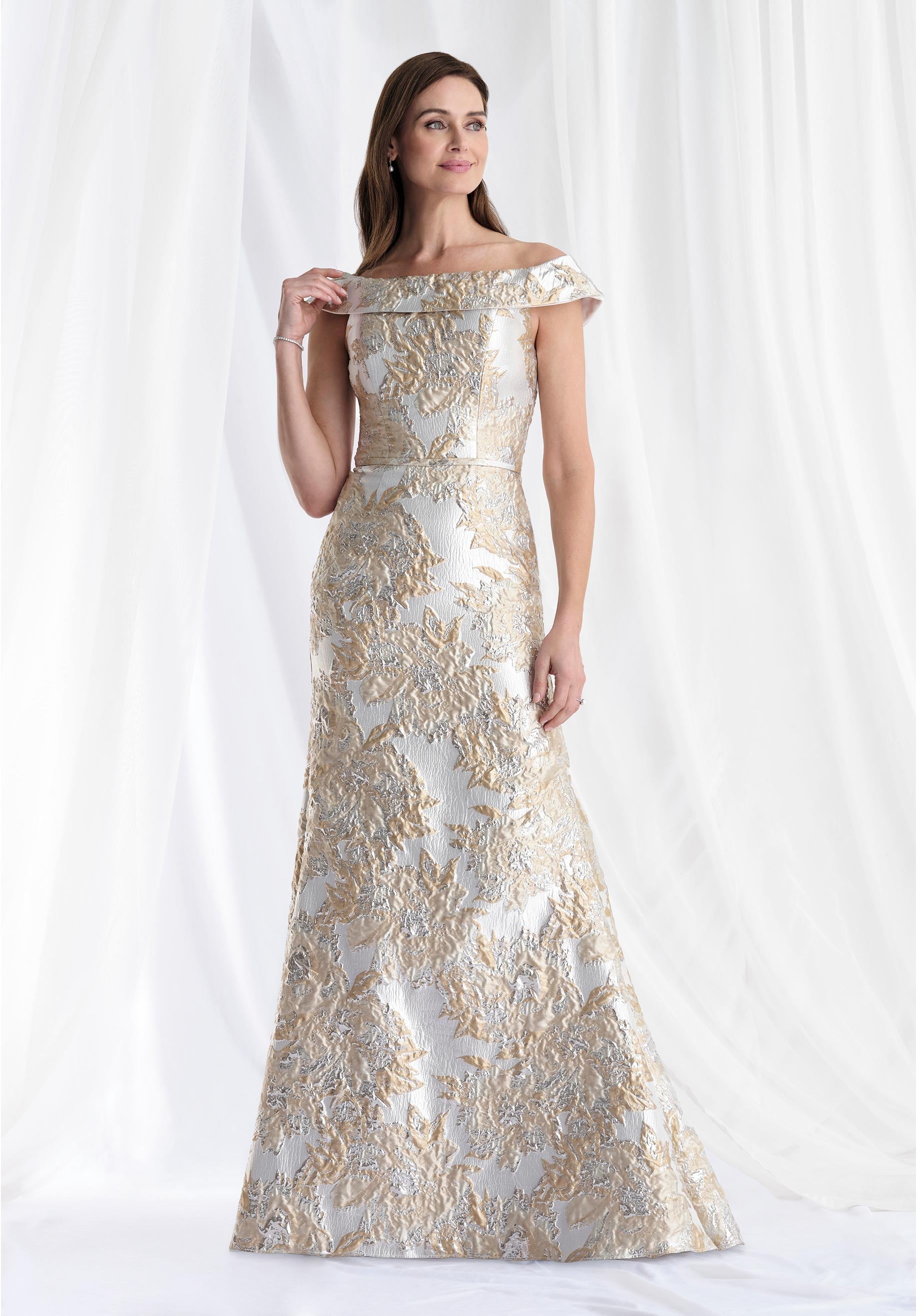 morilee-abendkleid-fit-and-flare-metallic-brokats-mit-r-schendrape image 2