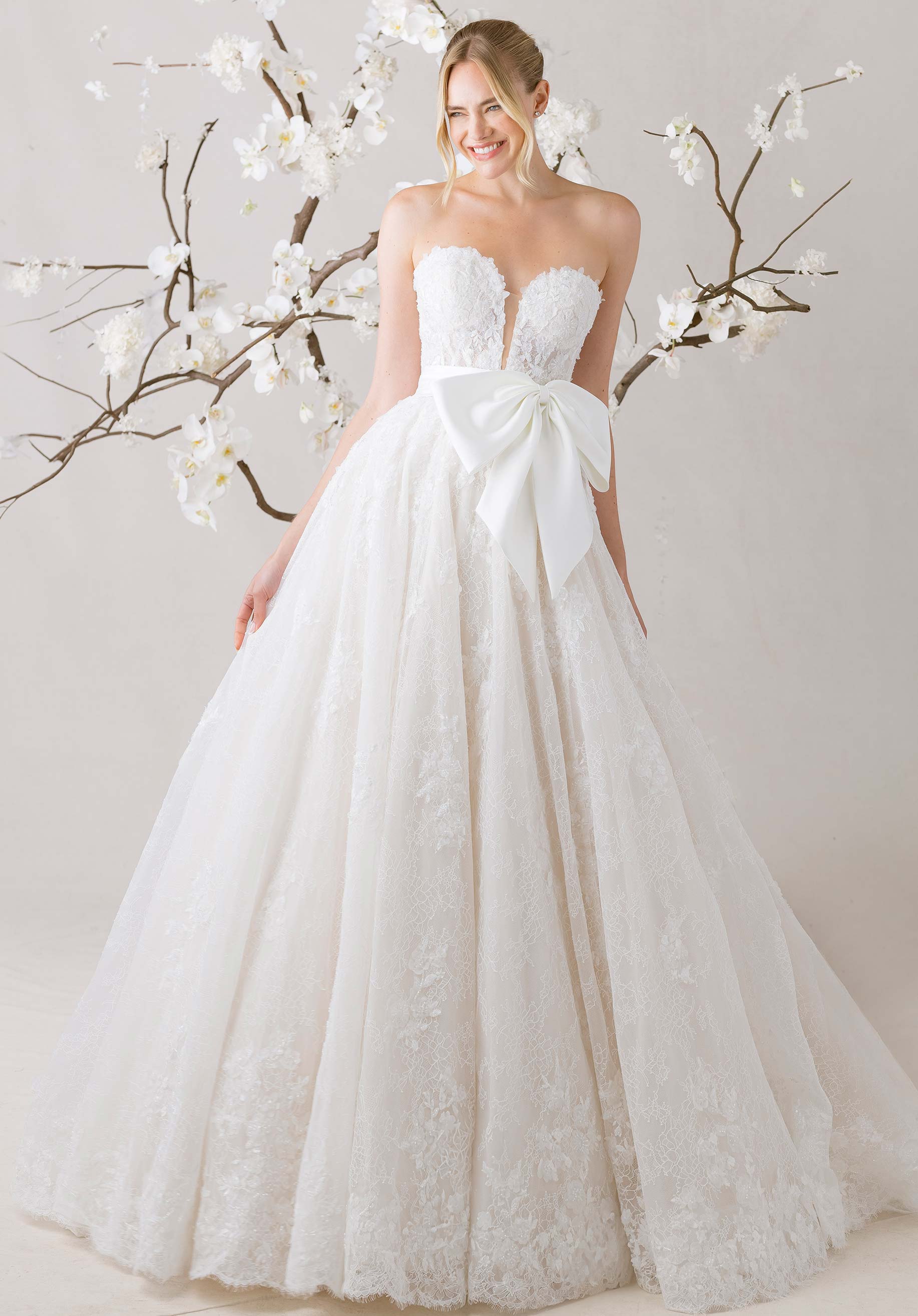morilee-elara-ballkleid-brautkleid-aus-chantilly-spitze image 1