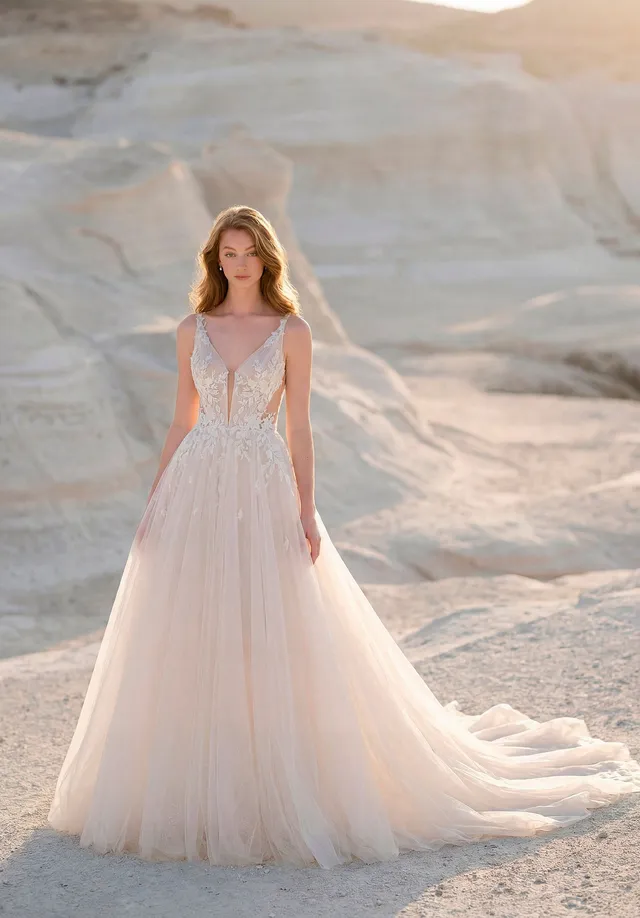 morilee-tulip-t-ll-a-linie-brautkleid-mit-blatt-applikation image 1