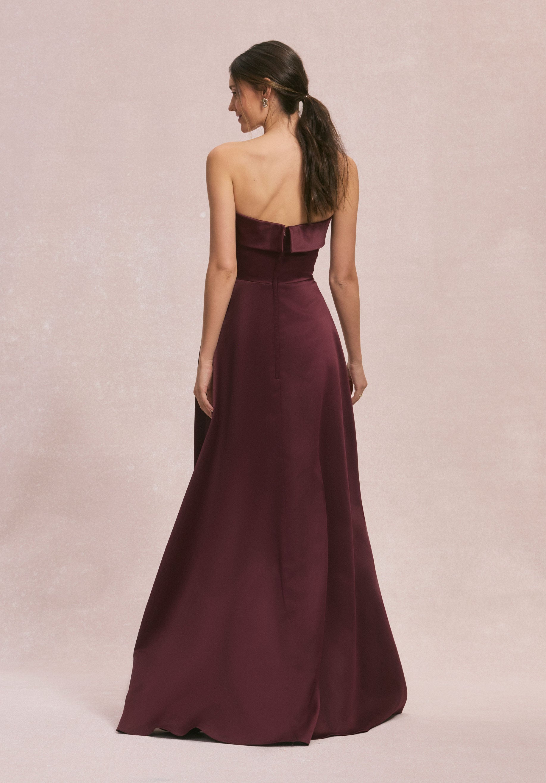 morilee-satin-a-linie-brautjungfernkleid-mit-manschetten-ausschnitt image 4