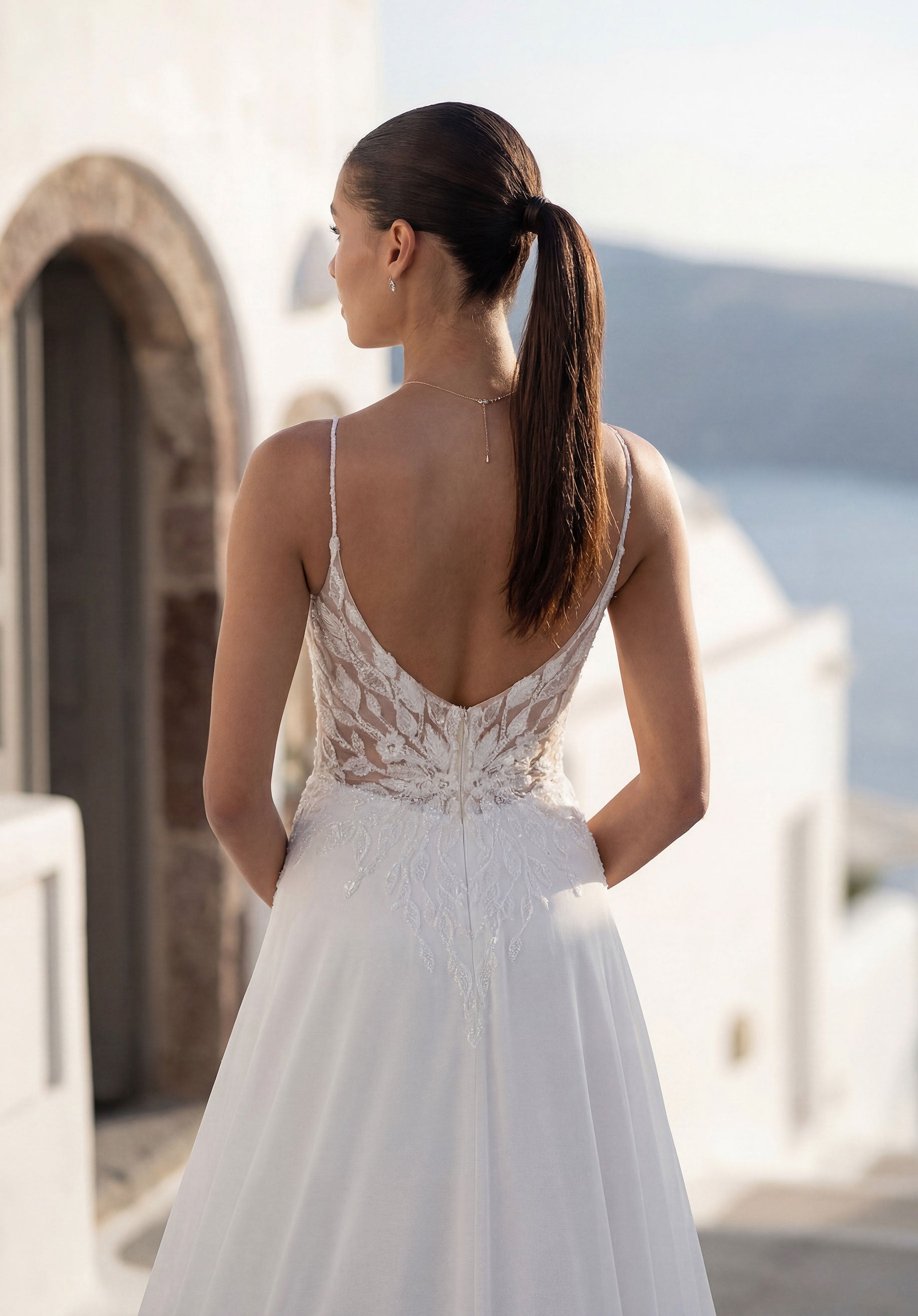 morilee-thalyn-a-linie-brautkleid-mit-blatt-stickerei-und-schleppe image 3