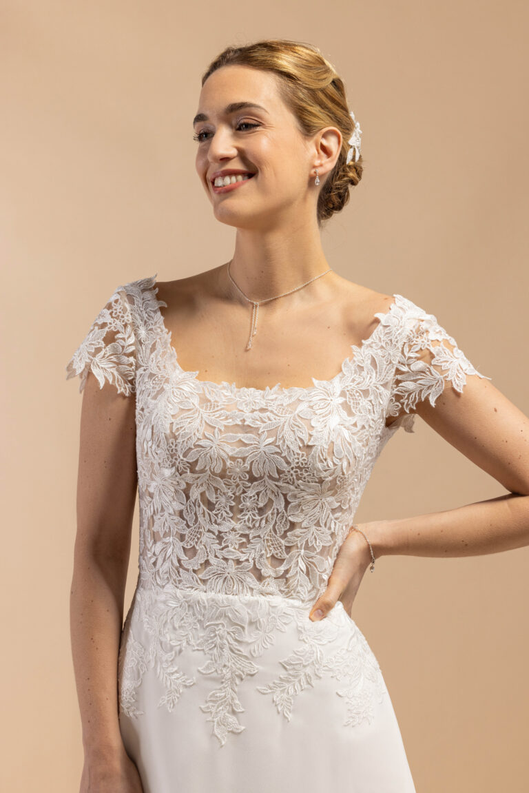 eglantine-bruges-brautkleid-in-ivoire-gr-34-64 image 2