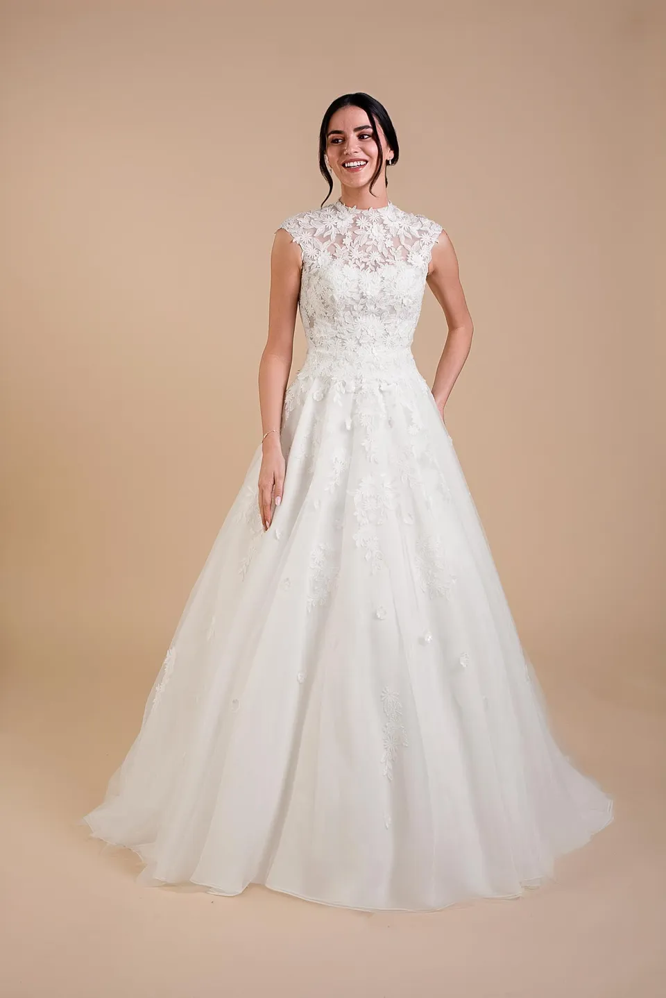 eglantine-ionna-brautkleid-in-ivoire-oder-wei-gr-34-70 image 1