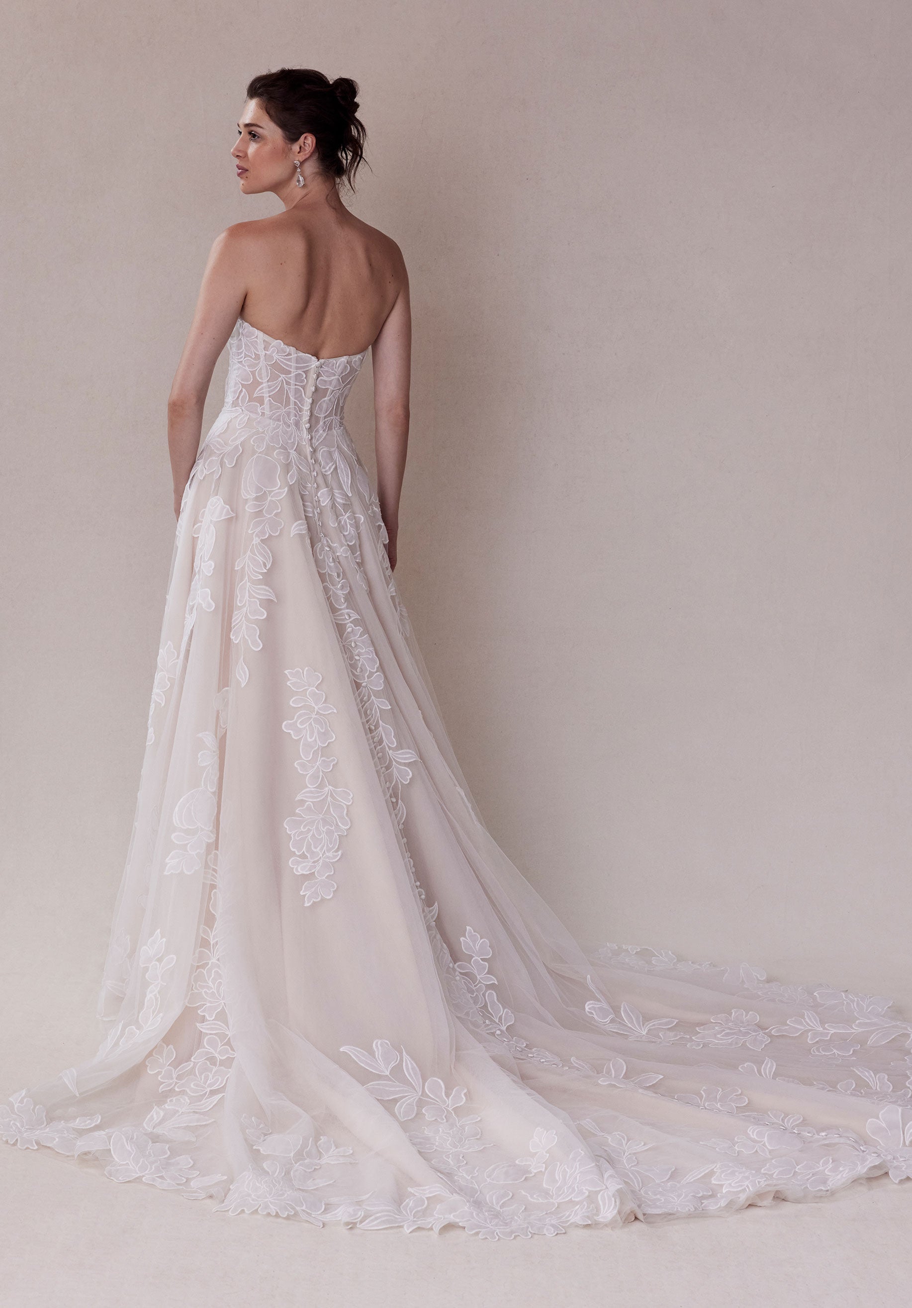 morilee-sahar-a-linie-brautkleid-mit-schleppe image 8