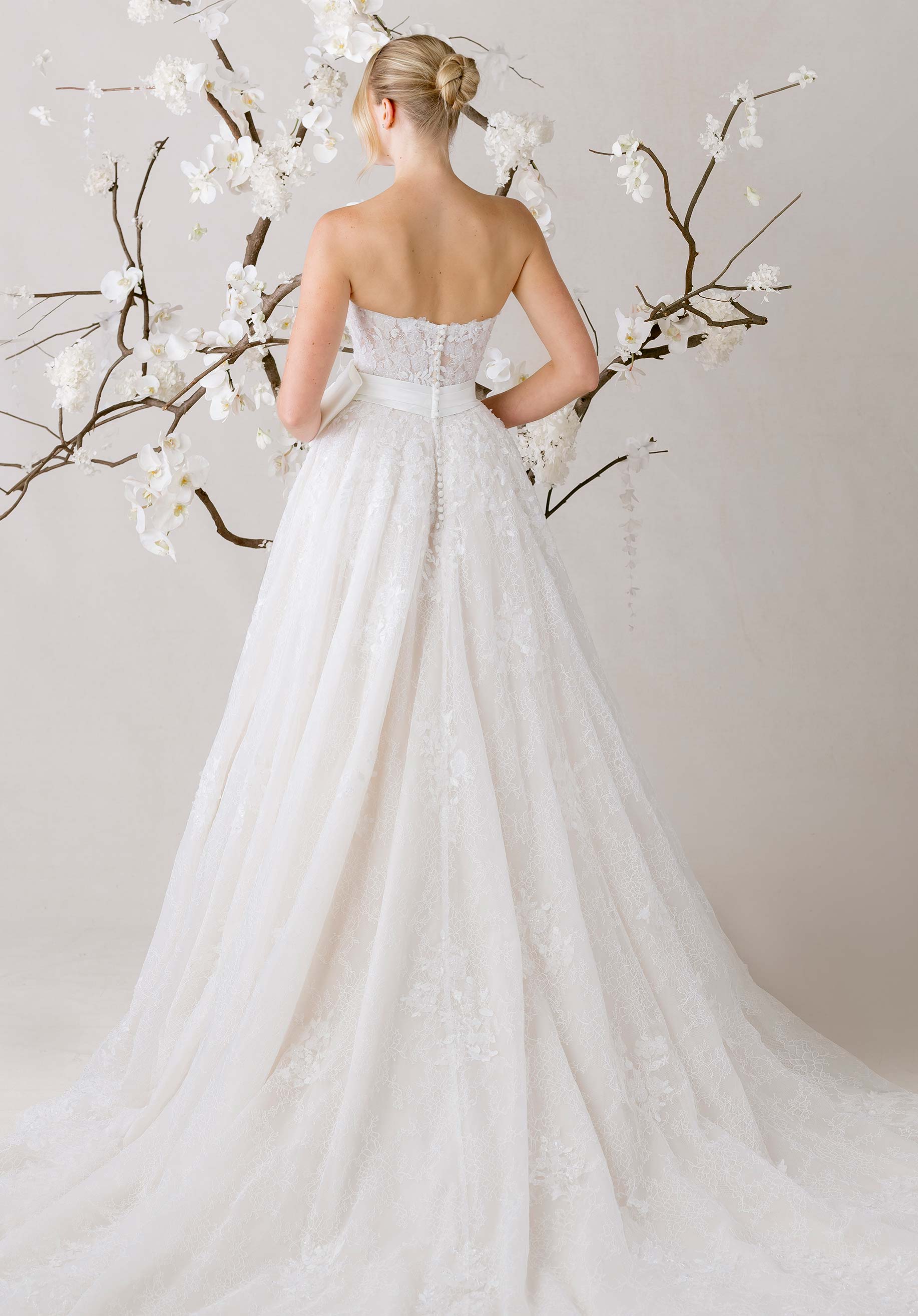 morilee-elara-ballkleid-brautkleid-aus-chantilly-spitze image 4