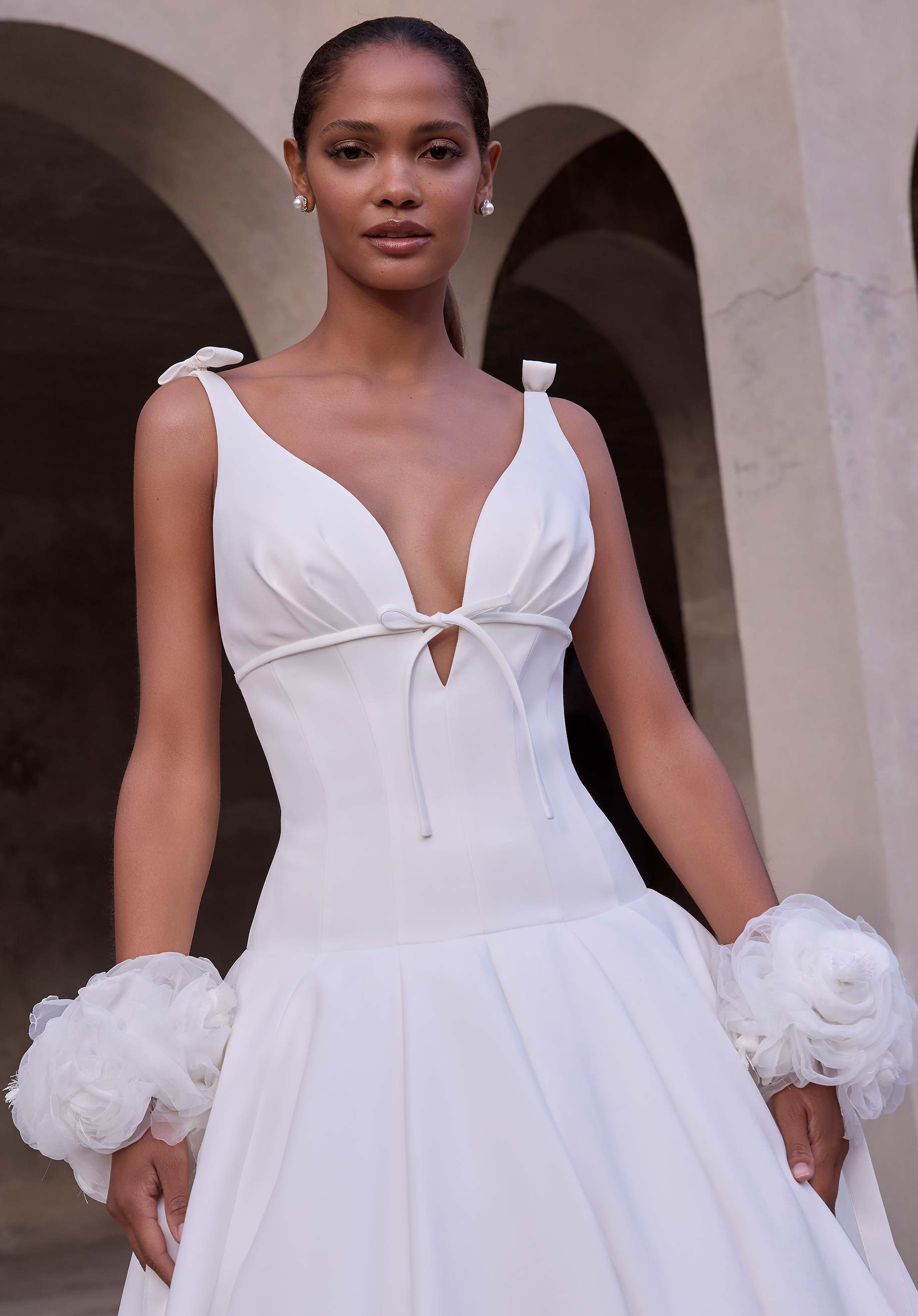 morilee-remmy-satin-brautkleid-a-linie-deep-v-mit-schleifen image 5