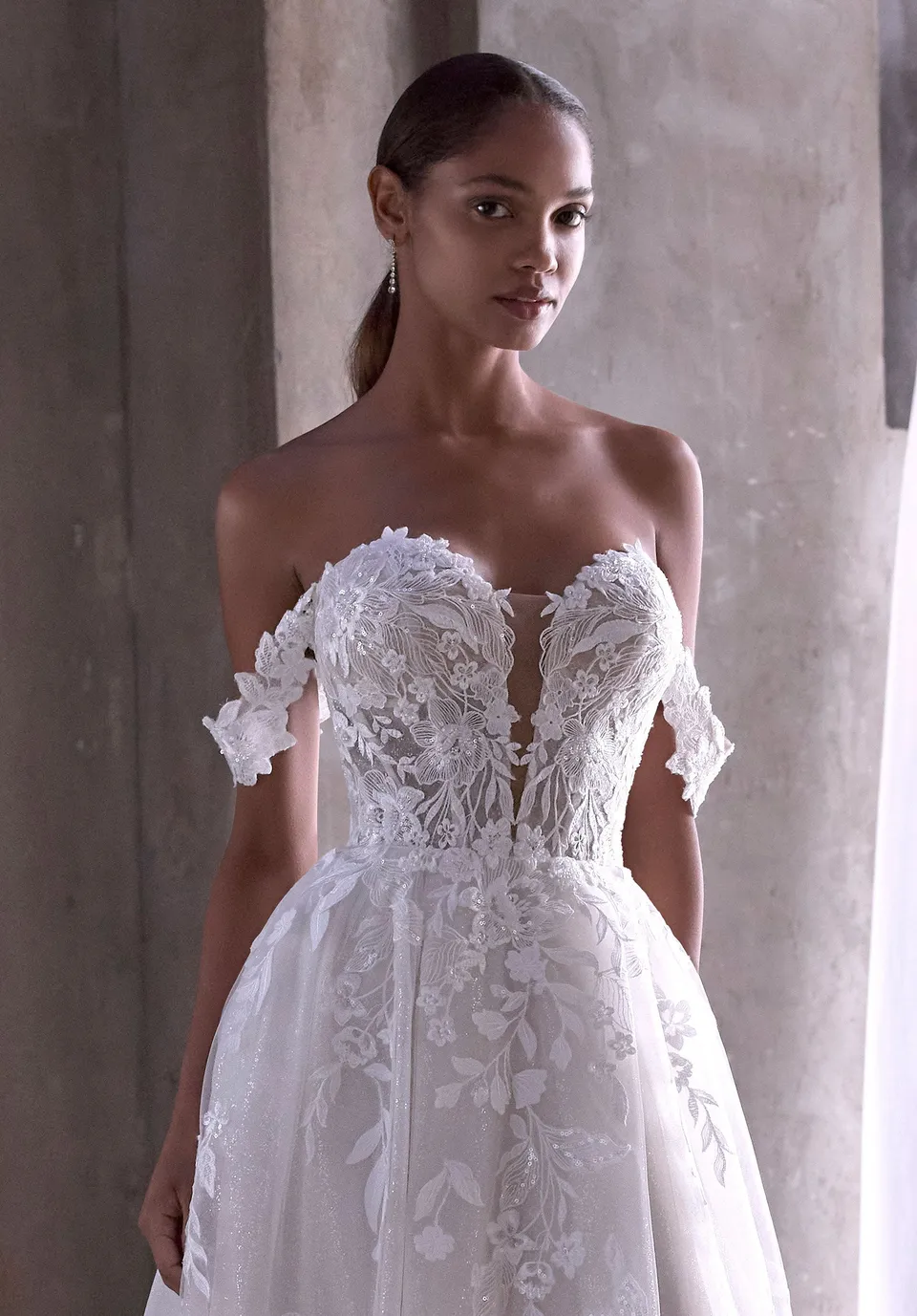morilee-off-shoulder-rmel-mit-floraler-stickerei-abnehmbare-braut-rmel image 1