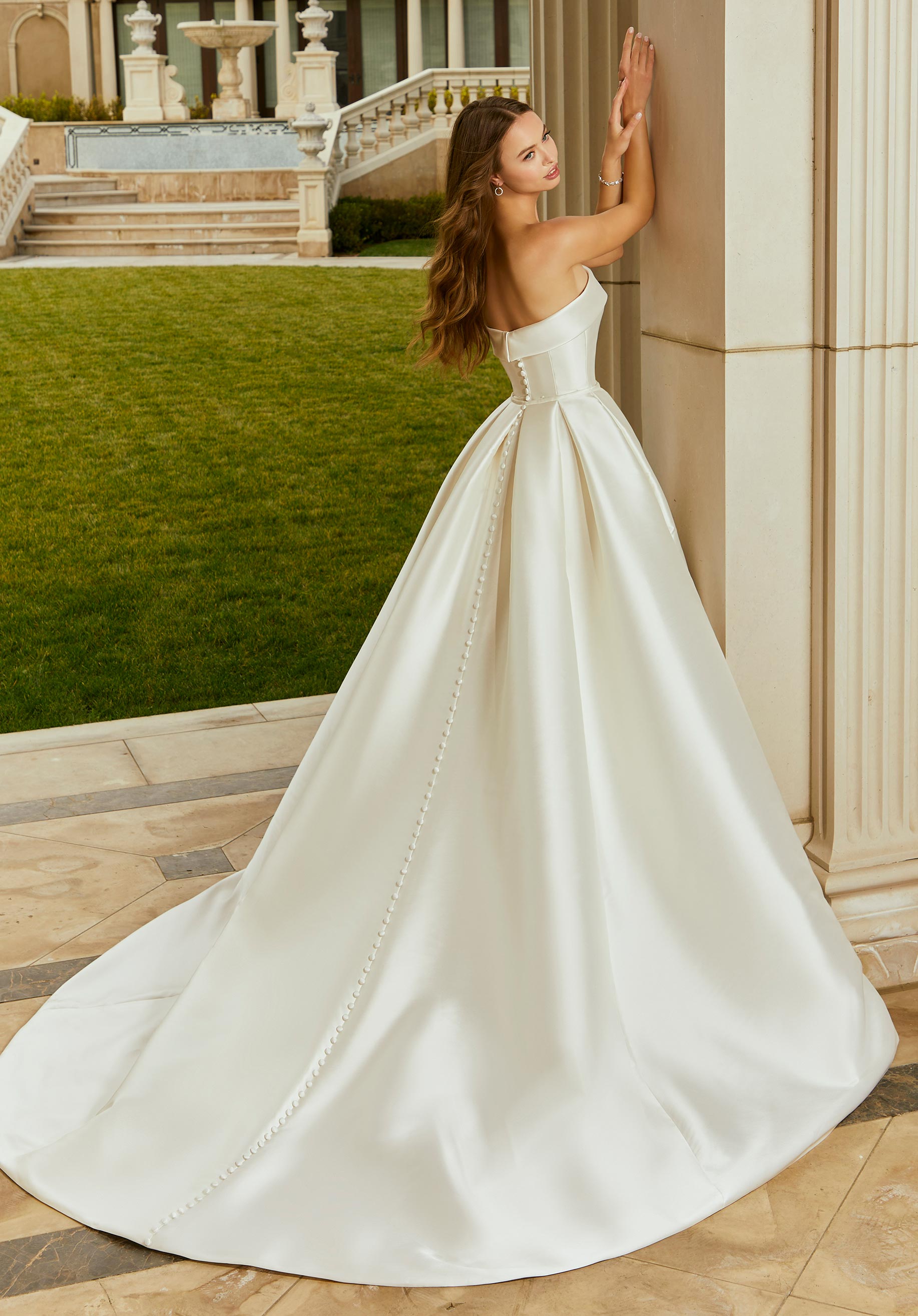 morilee-larissa-satin-berrock-mit-kn-pfen-braut-overskirt image 2