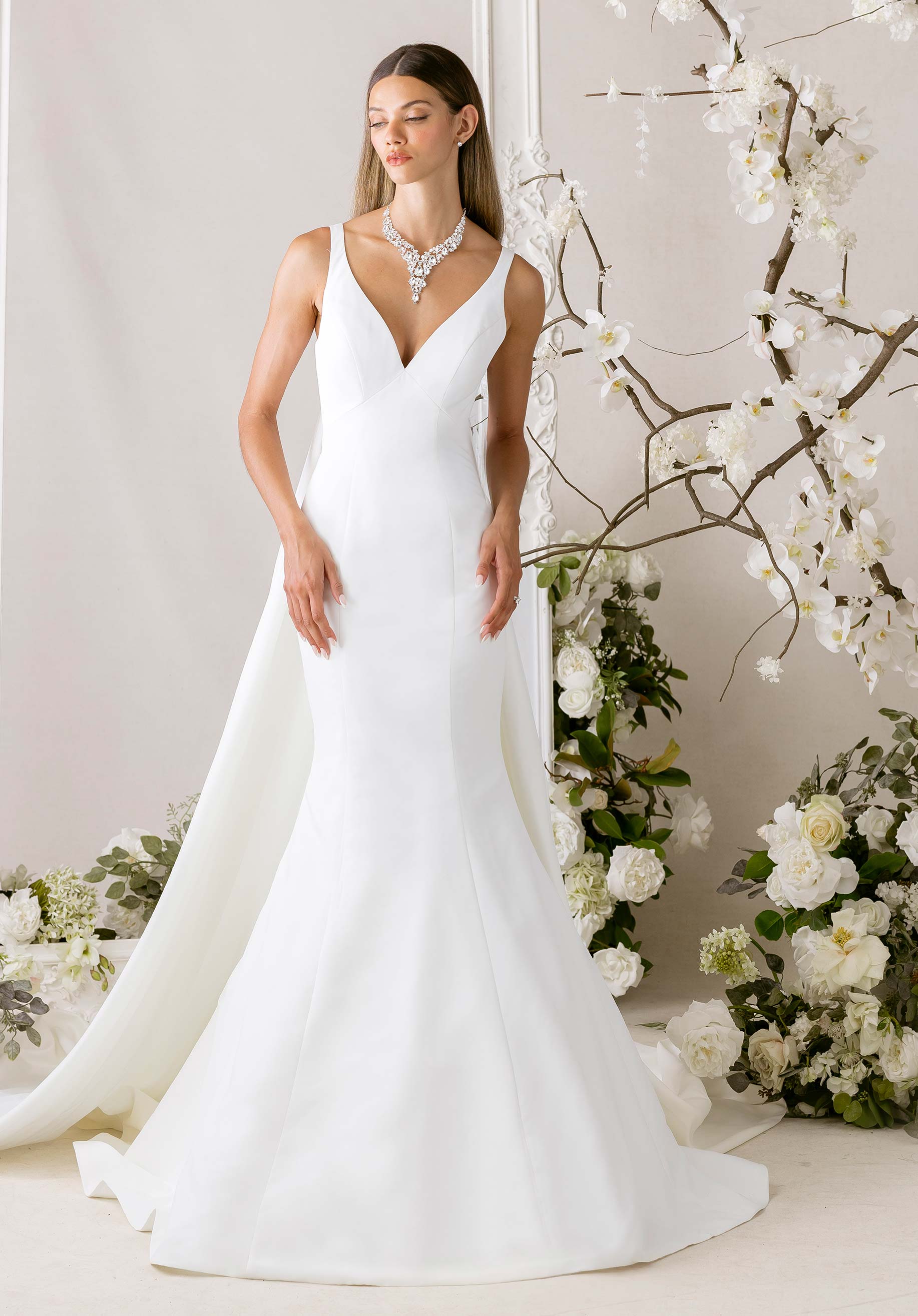 morilee-bex-brautkleid-minimalistisch-mit-watteau-r-cken image 1