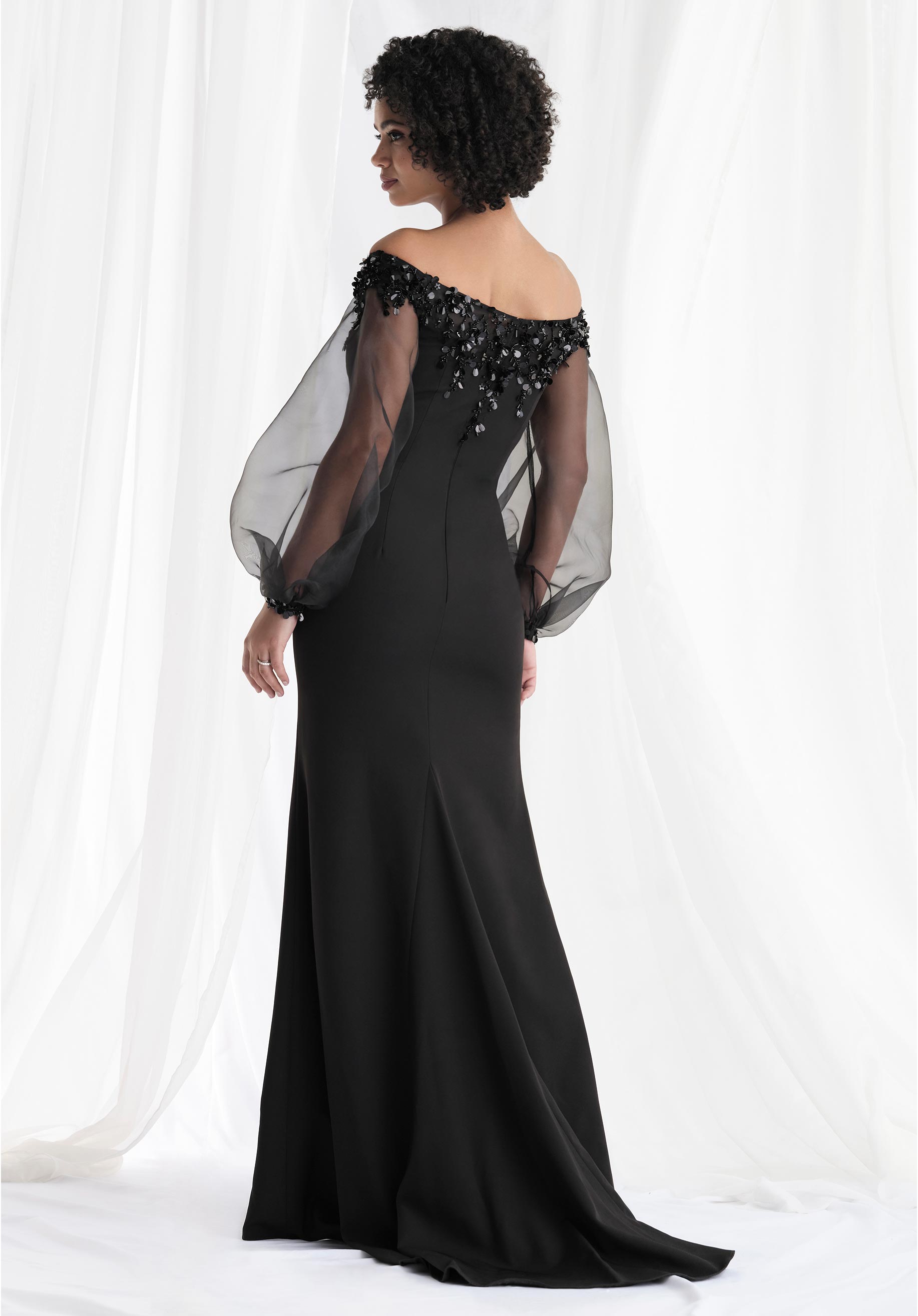morilee-abendkleid-fit-flare-scuba-mit-perlen-portrait-ausschnitt image 5