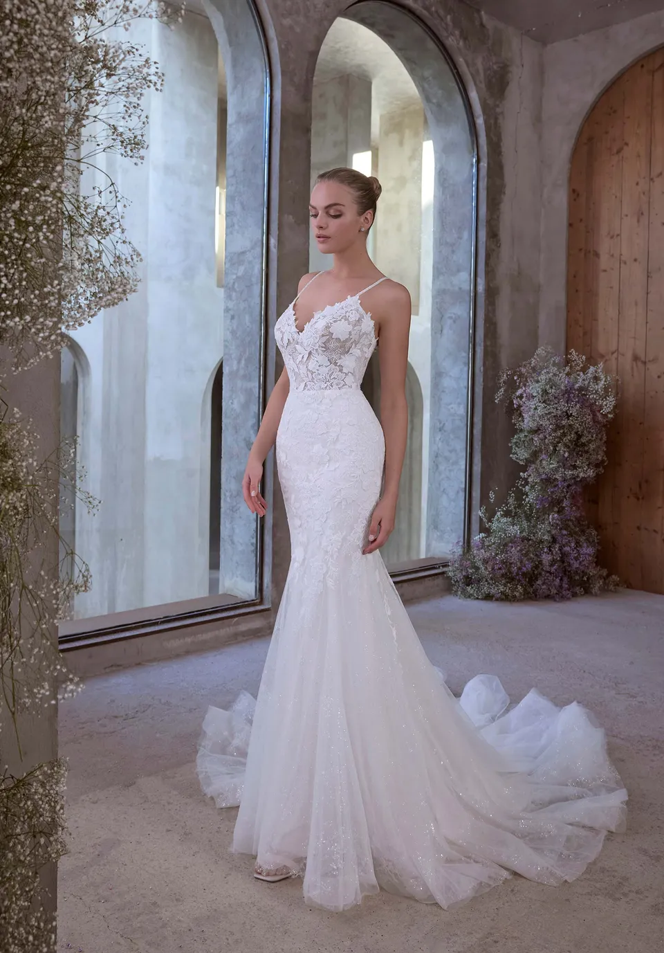 morilee-urania-brautkleid-meerjungfrau-mit-v-ausschnitt-und-spaghettitr-gern image 1