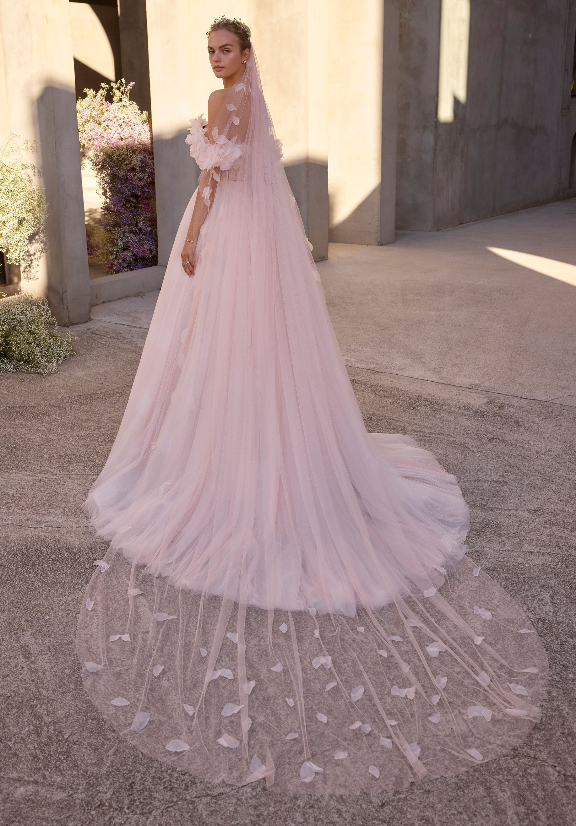 morilee-organza-petal-cathedral-schleier image 1