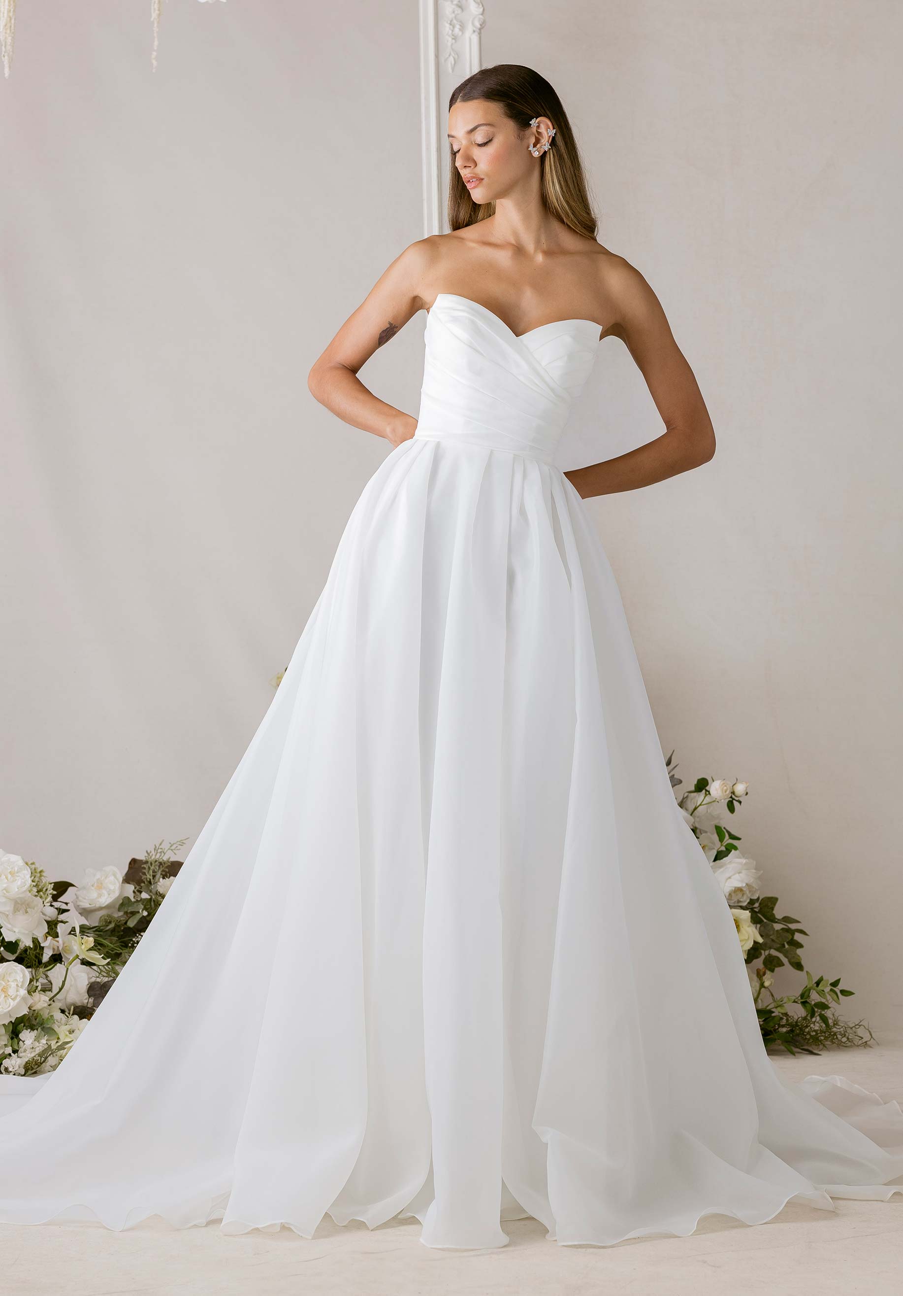 morilee-elssler-brautkleid-a-linie-mit-drapiertem-cat-eye-und-ballon-rmeln image 1