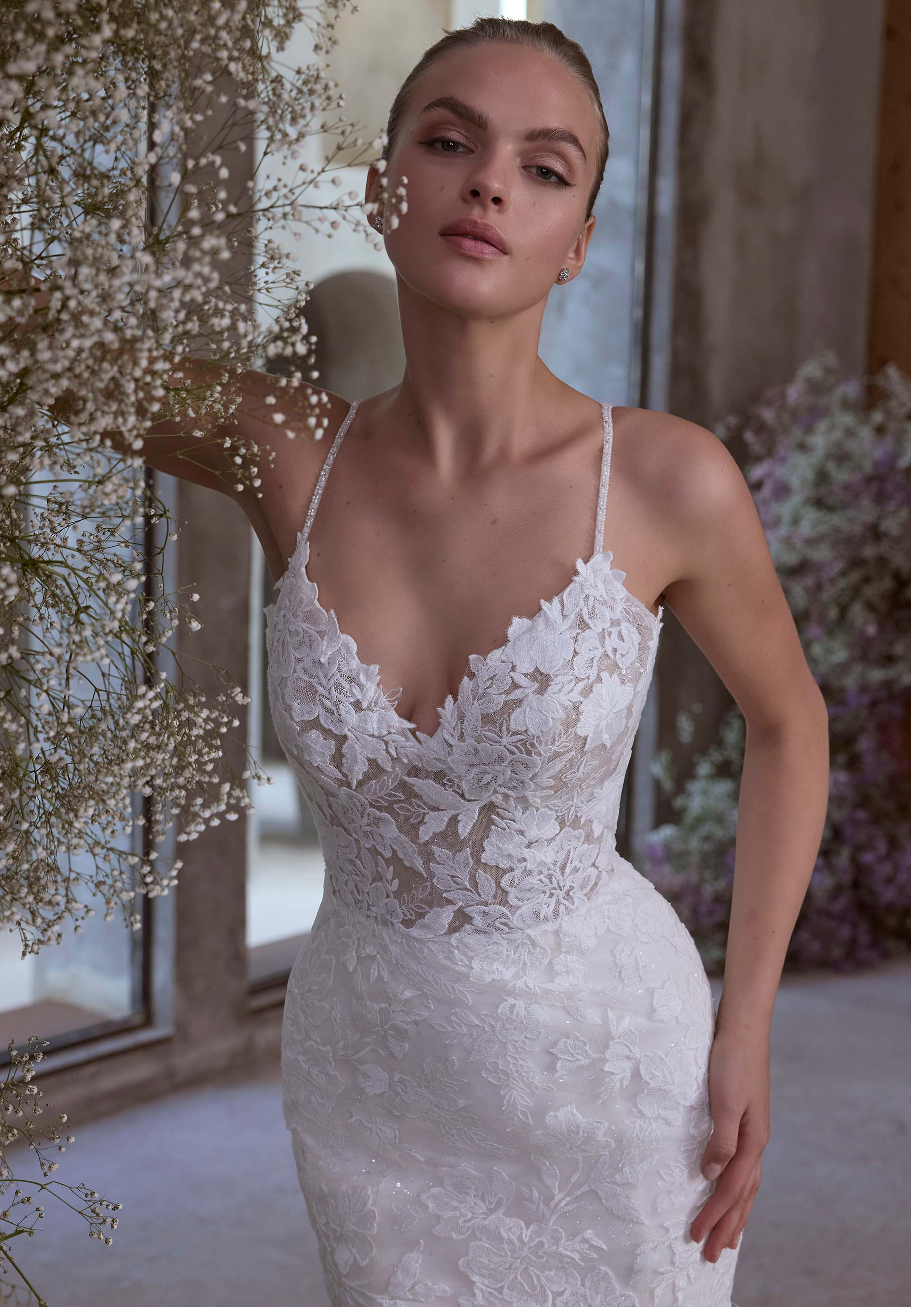 morilee-urania-brautkleid-meerjungfrau-mit-v-ausschnitt-und-spaghettitr-gern image 2