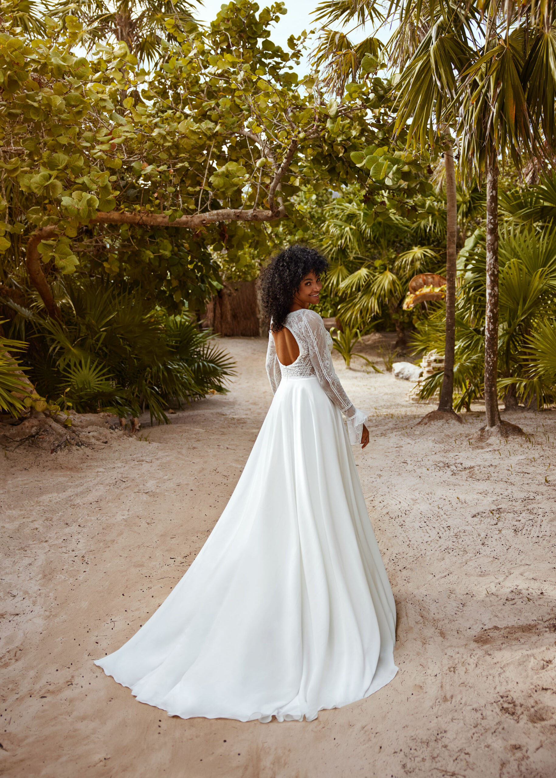 gbs-herve-paris-bridal-beau-brautkleid-mystical-collection image 2