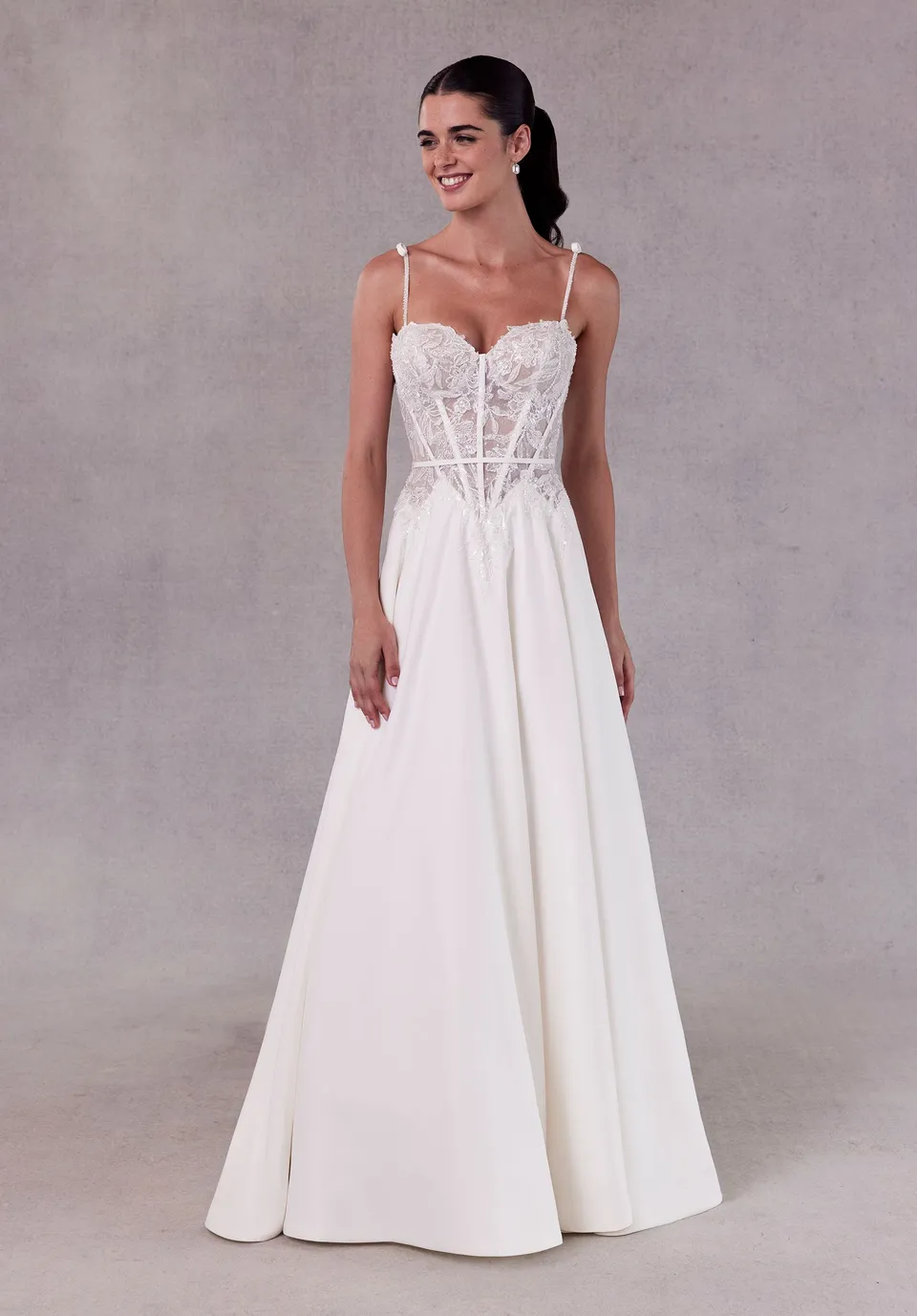 morilee-stella-brautkleid-a-linie-mit-chantilly-spitze-und-basque-taille image 1