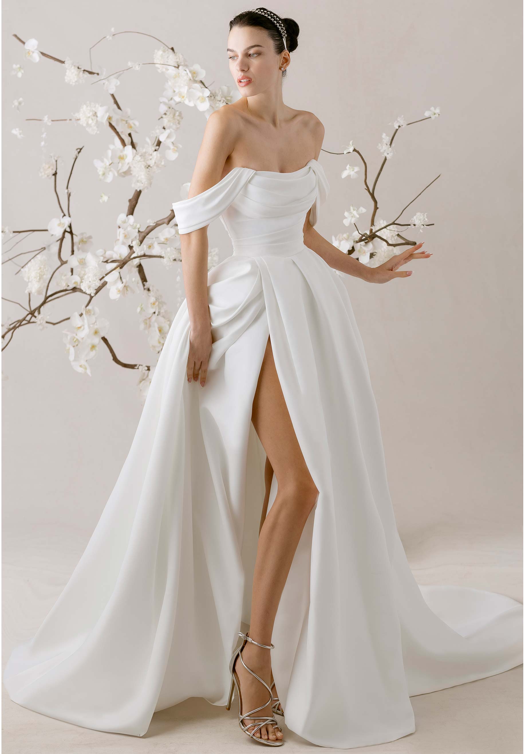 morilee-mirela-satin-brautkleid-a-linie-mit-schlitz-und-abnehm-rmeln image 3