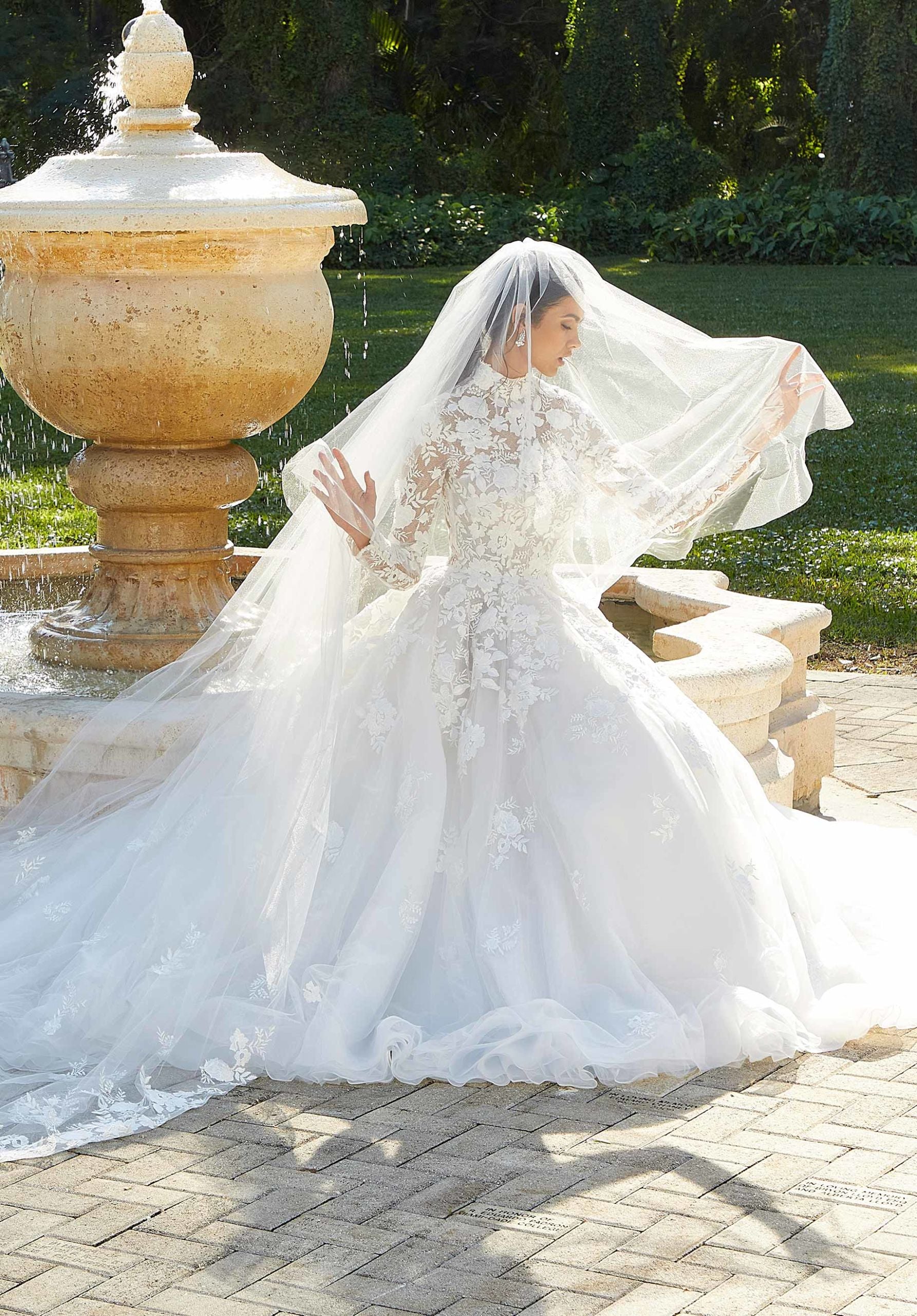 morilee-grazia-brautkleid-ballkleid-high-neck-mit-t-llrock-und-illusionsr-cken image 5