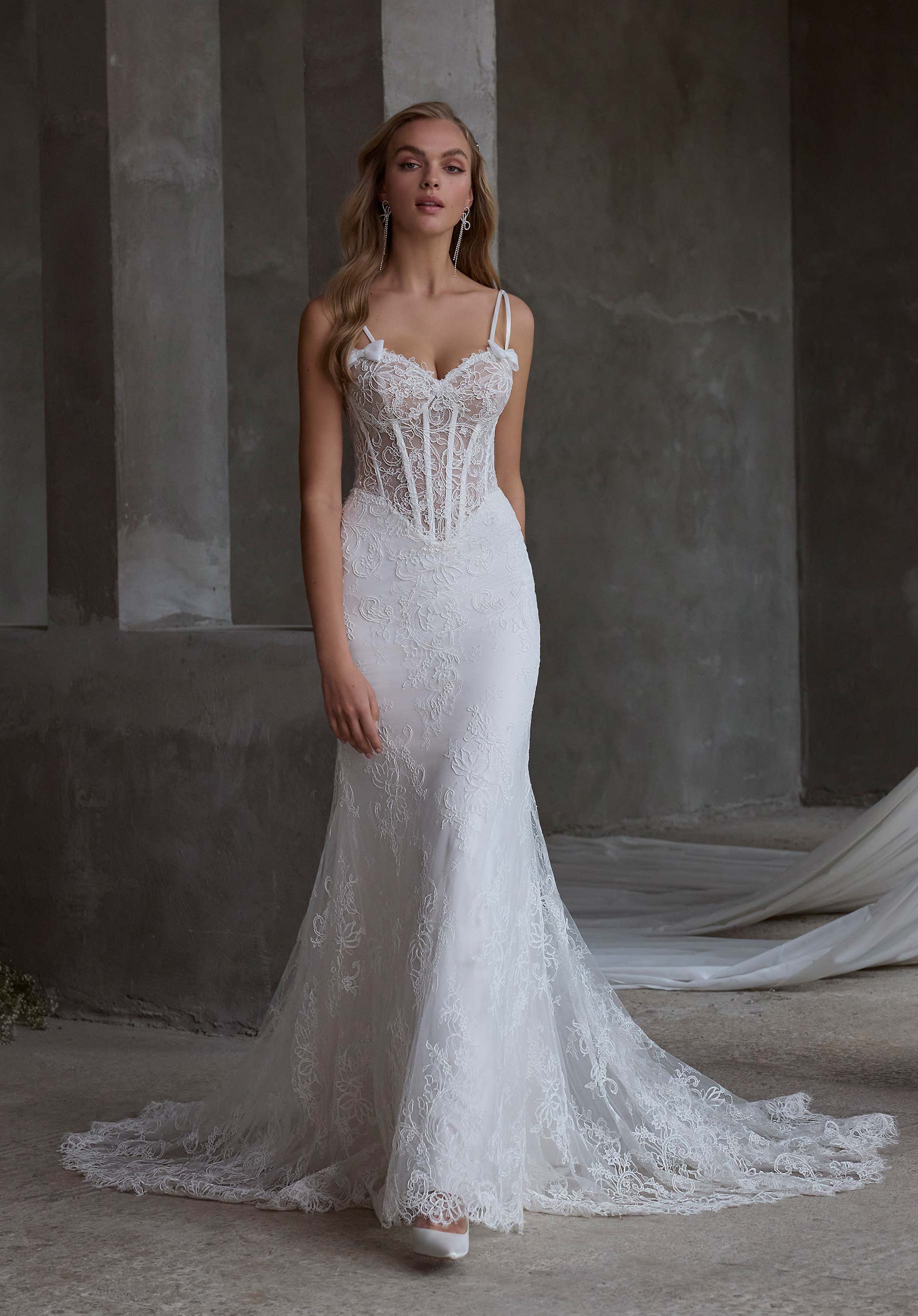 morilee-arty-brautkleid-mit-alen-on-spitze-und-organza-berrock image 5