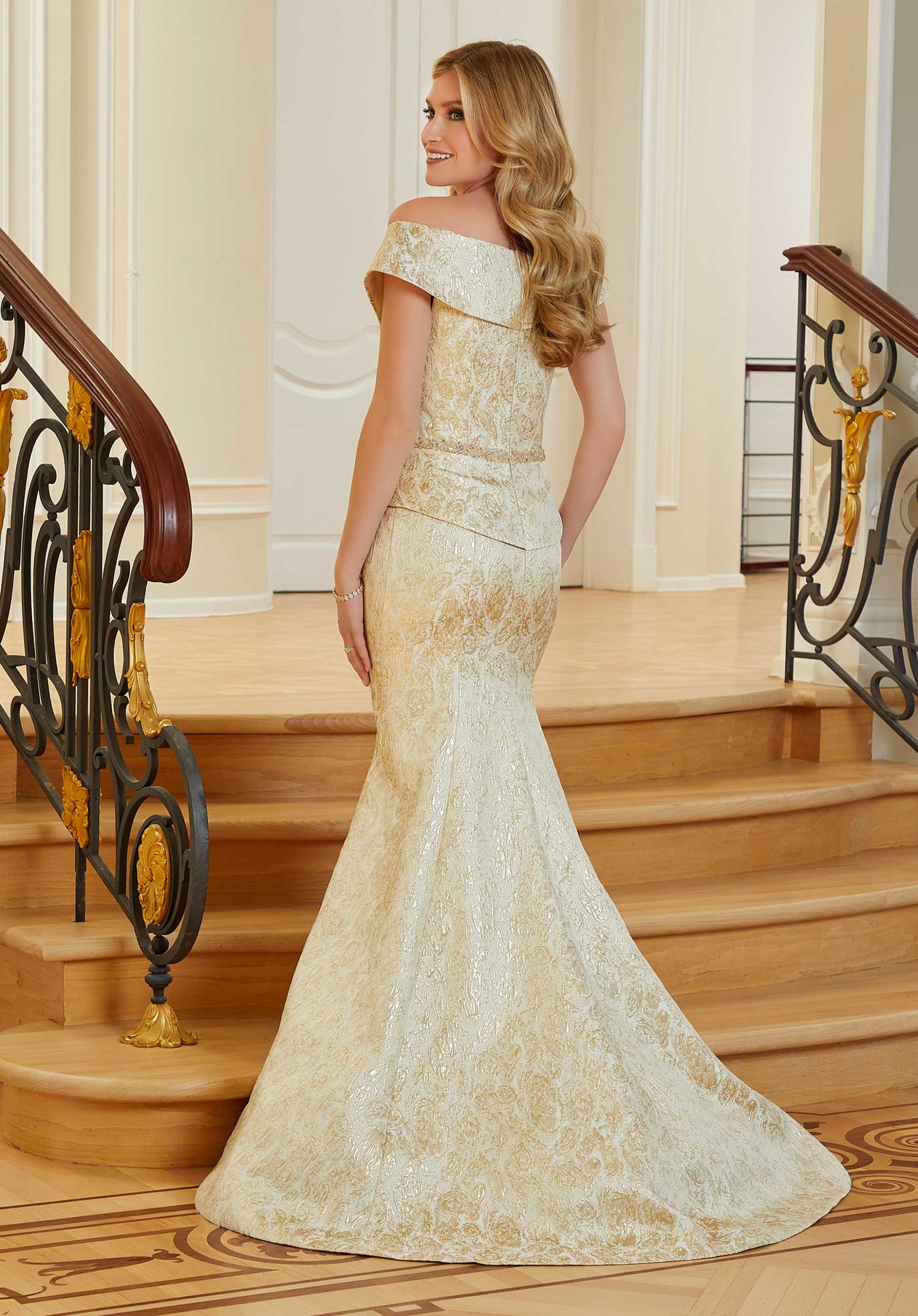 morilee-mermaid-brokat-abendkleid-mit-wickel-ausschnitt image 5