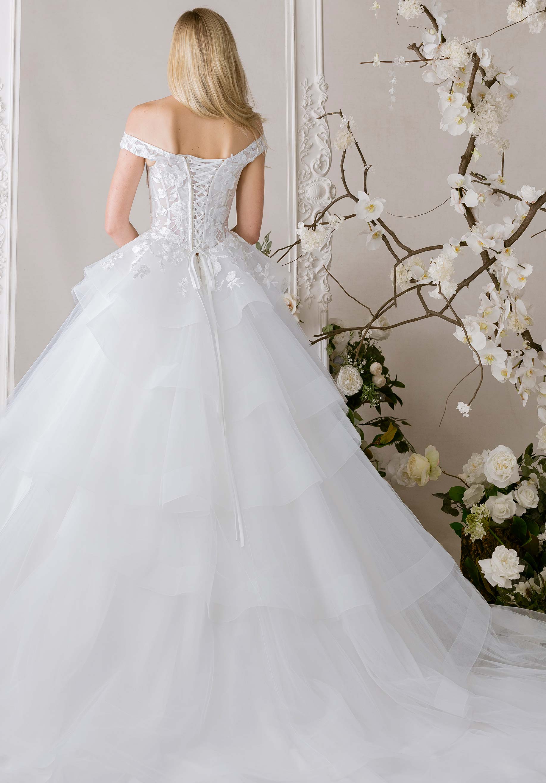 morilee-kya-brautkleid-mit-r-schen-t-llrock-und-schn-rkorsett image 3