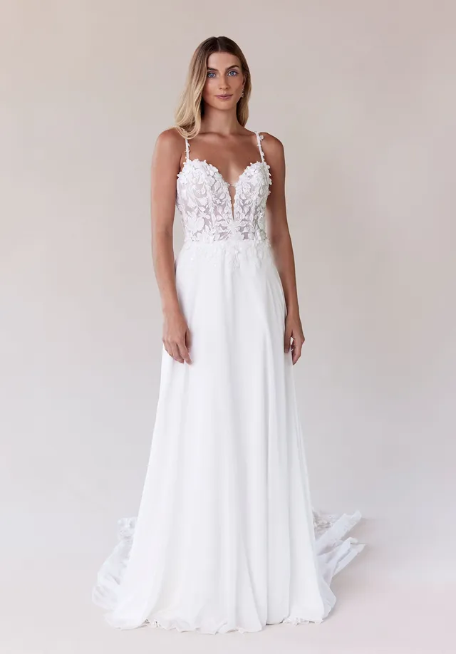 morilee-sachi-brautkleid-a-linie-mit-plunge-und-spitzenschleppe image 1