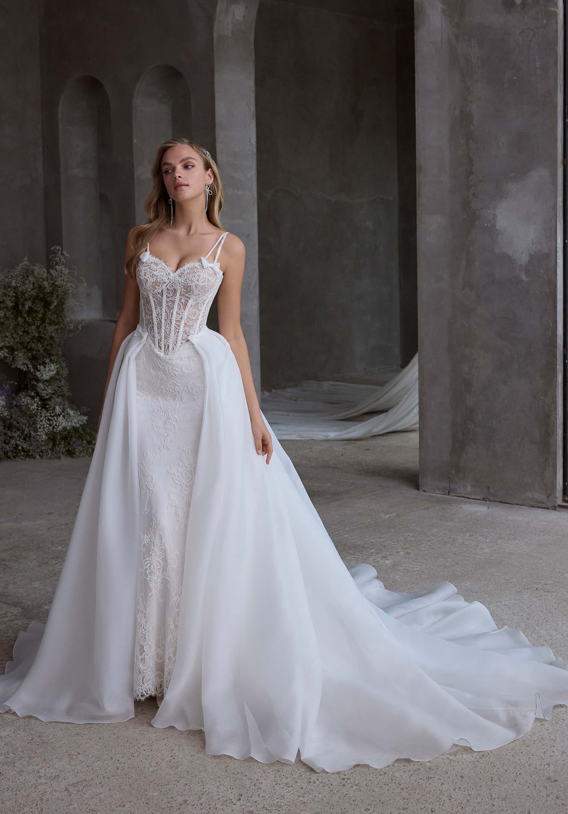 morilee-arty-brautkleid-mit-alen-on-spitze-und-organza-berrock image 1