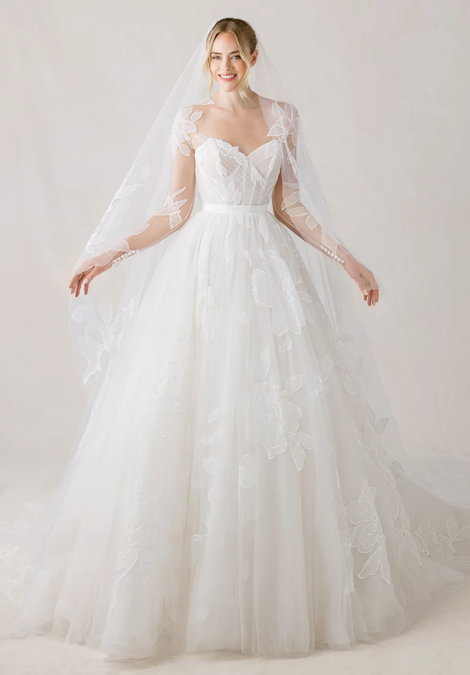 morilee-schleier-kathedrale-aus-floral-burnout-organza image 1