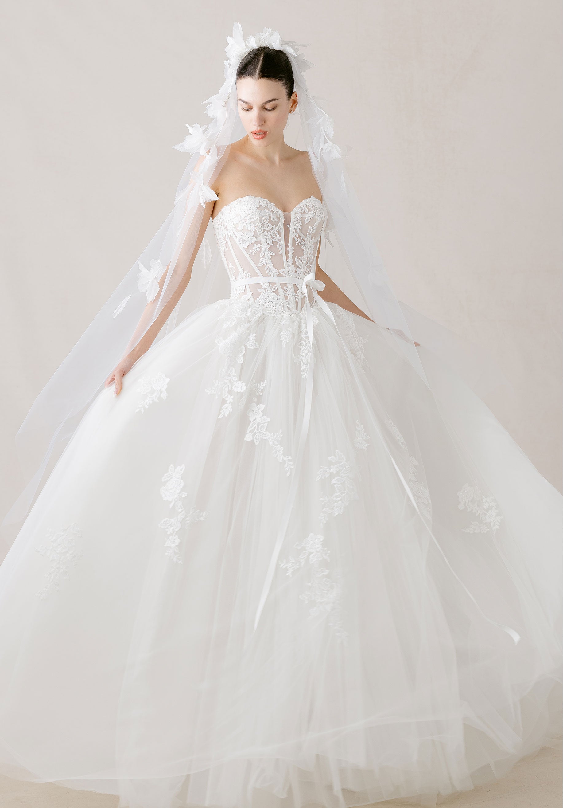 morilee-3d-organza-feather-schleier-kathedralen-schleier image 1