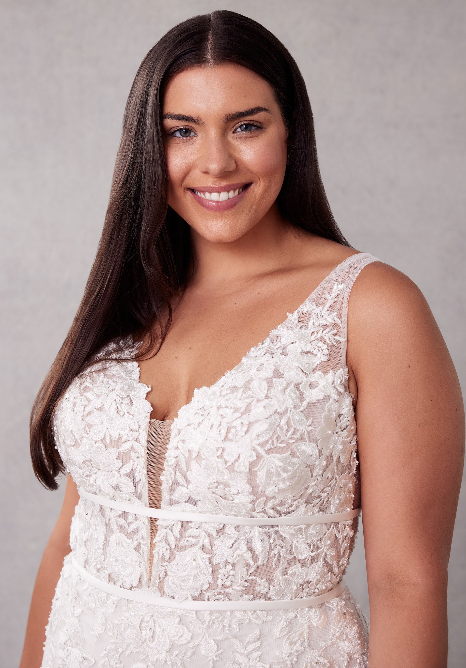 morilee-silver-brautkleid-meerjungfrau-mit-v-ausschnitt-und-t-llrock image 7