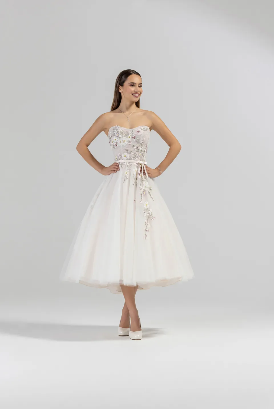 eglantine-libellule-spitzen-brautkleid-in-spitzenfarbe-gr-34-74 image 1