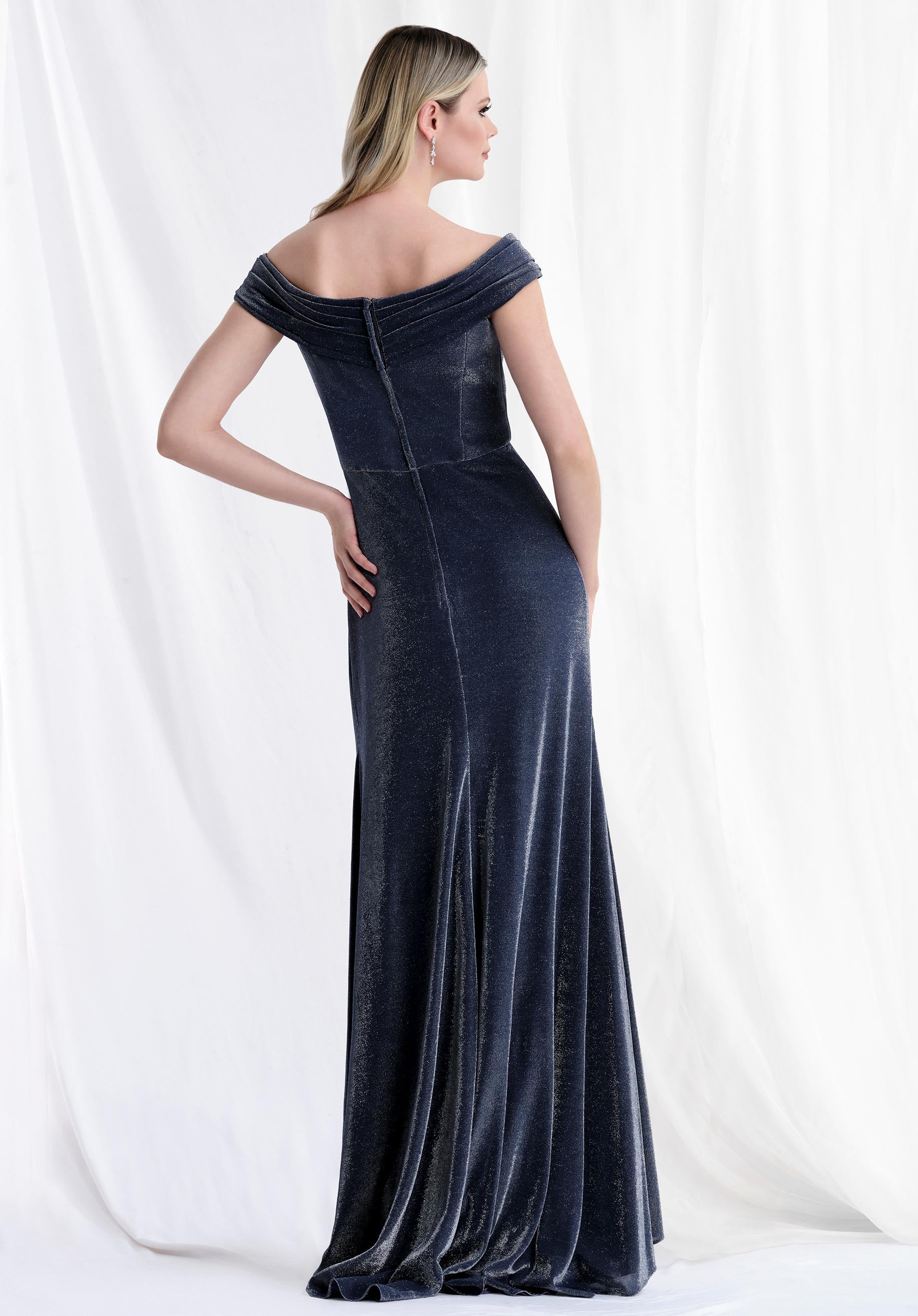 morilee-abendkleid-fit-and-flare-off-shoulder-shimmer-jersey image 7