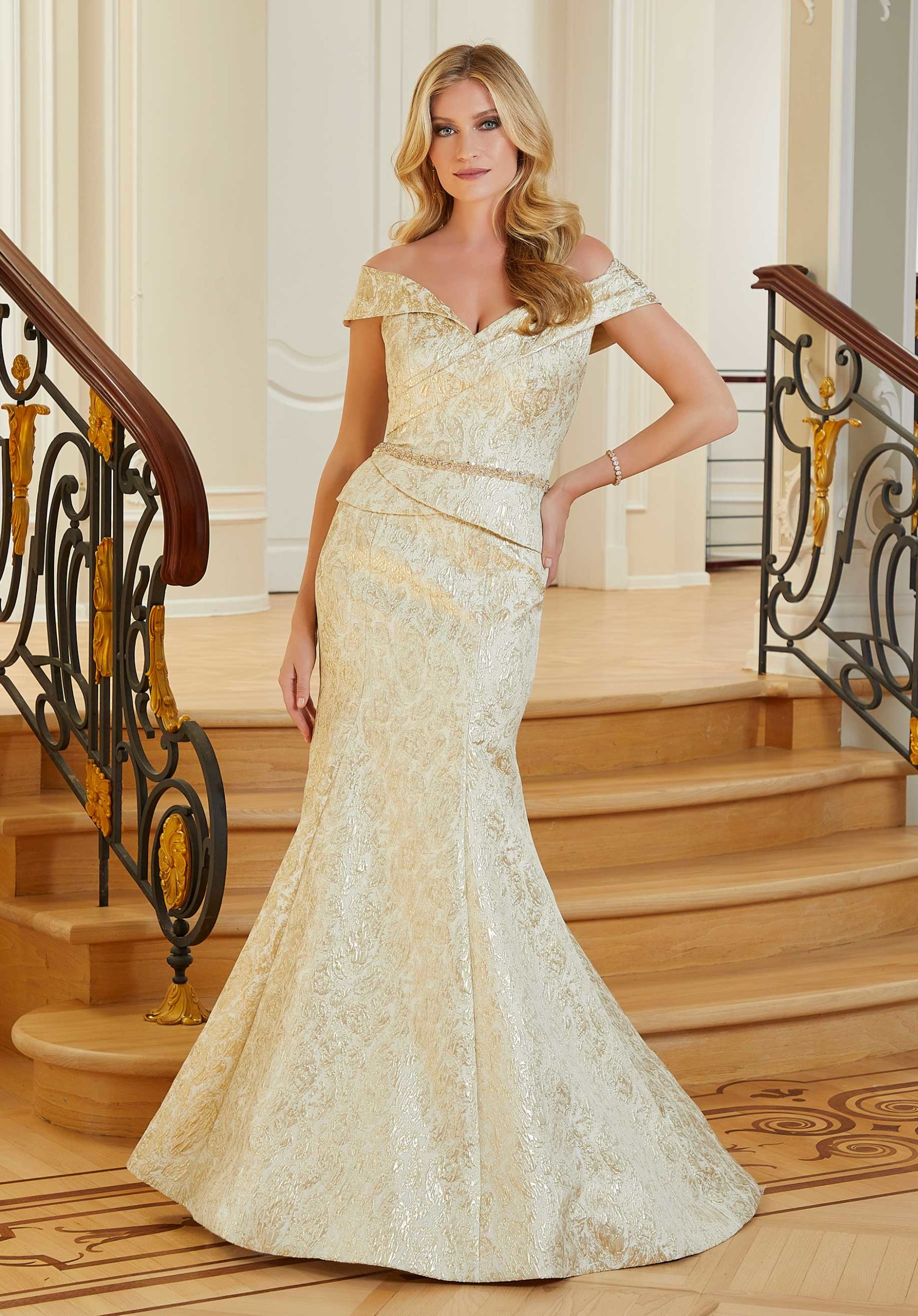 morilee-mermaid-brokat-abendkleid-mit-wickel-ausschnitt image 3