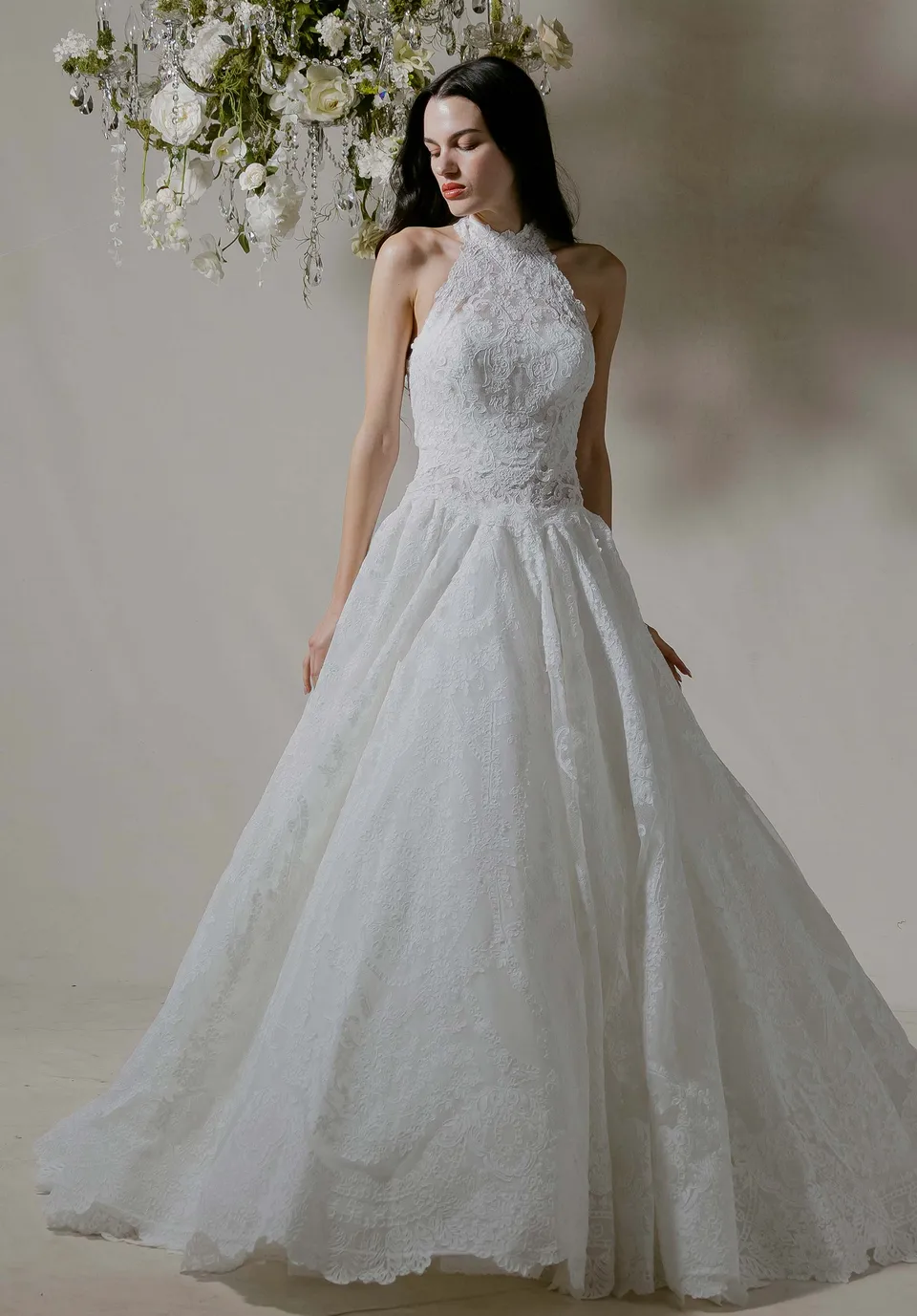 morilee-cara-black-label-brautkleid-a-linie-aus-spitze-mit-halter-und-schleife image 1