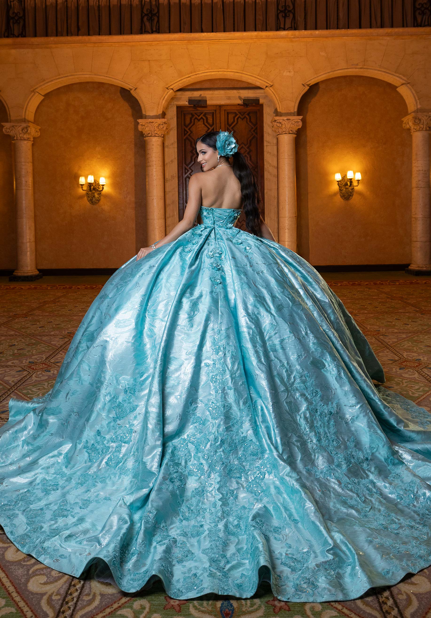 morilee-vizcaya-bryn-quincea-era-kleid-brokat-mini-mit-berrock-und-schleife image 8