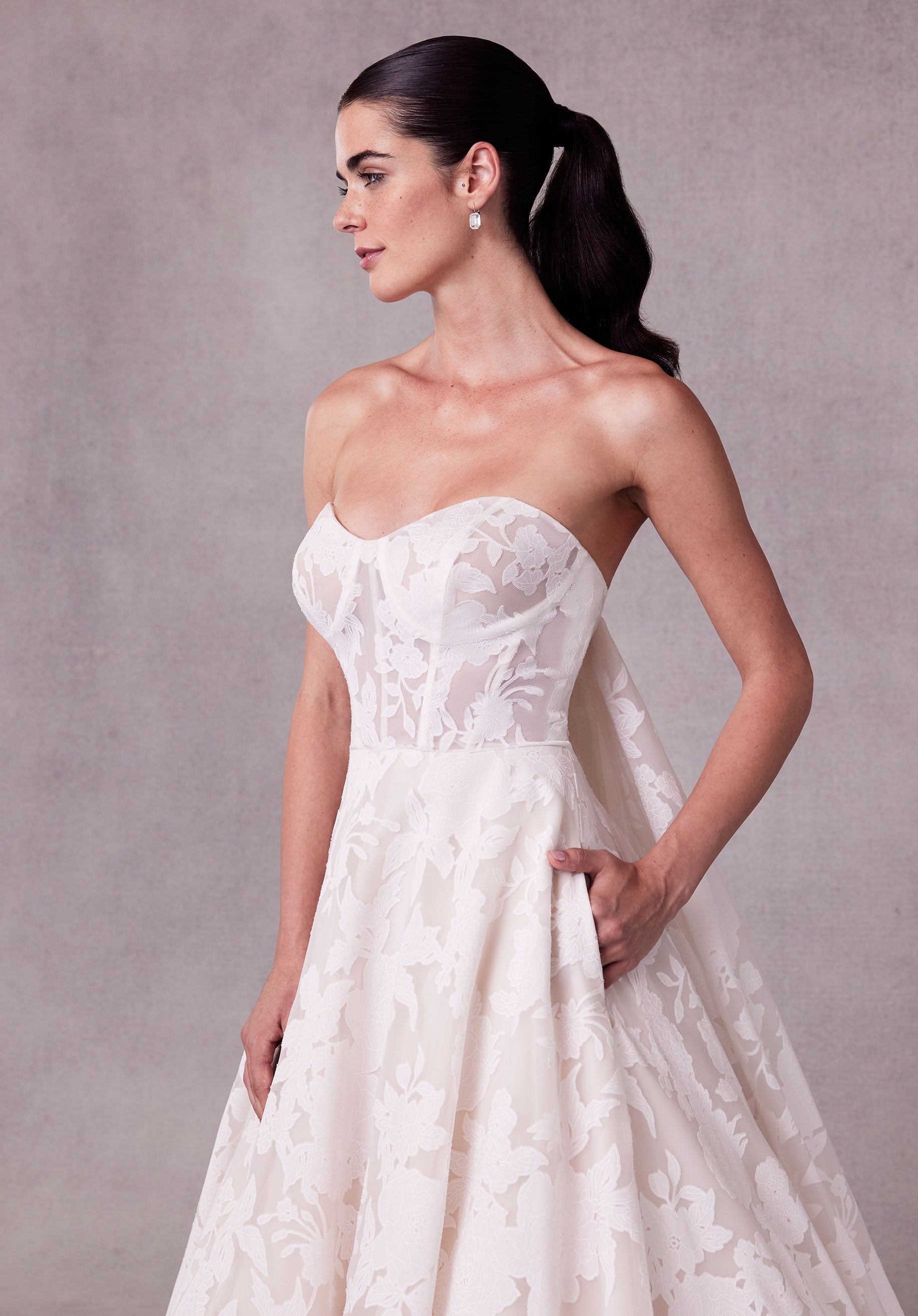 morilee-saige-ballkleid-brautkleid-aus-burnout-organza image 5