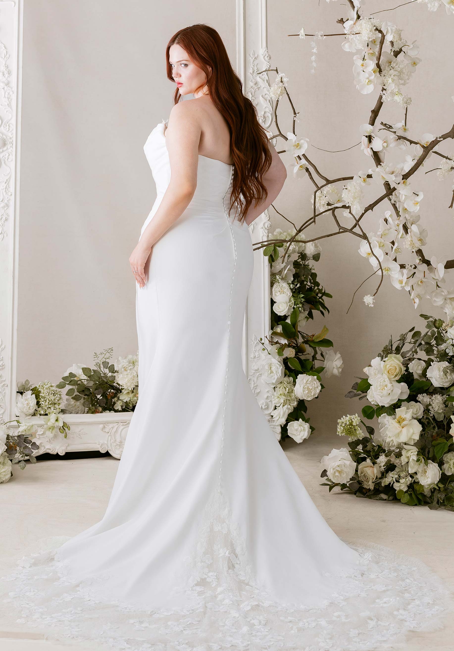 morilee-mariposa-brautkleid-sheath-aus-stretch-satin-mit-schlitz image 4