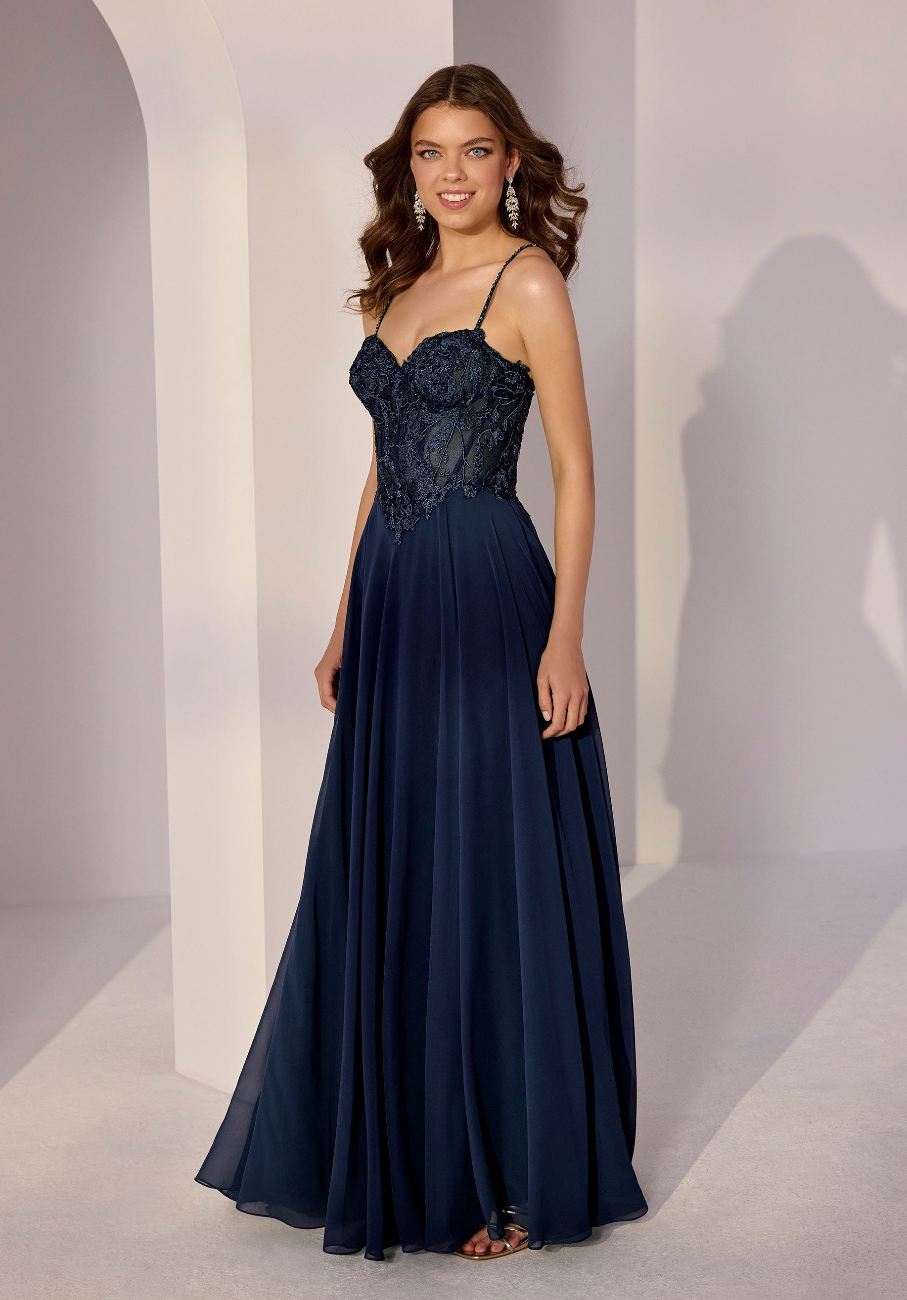 morilee-embroidered-bustier-chiffon-partykleid-mit-corsage-und-schlitz image 4