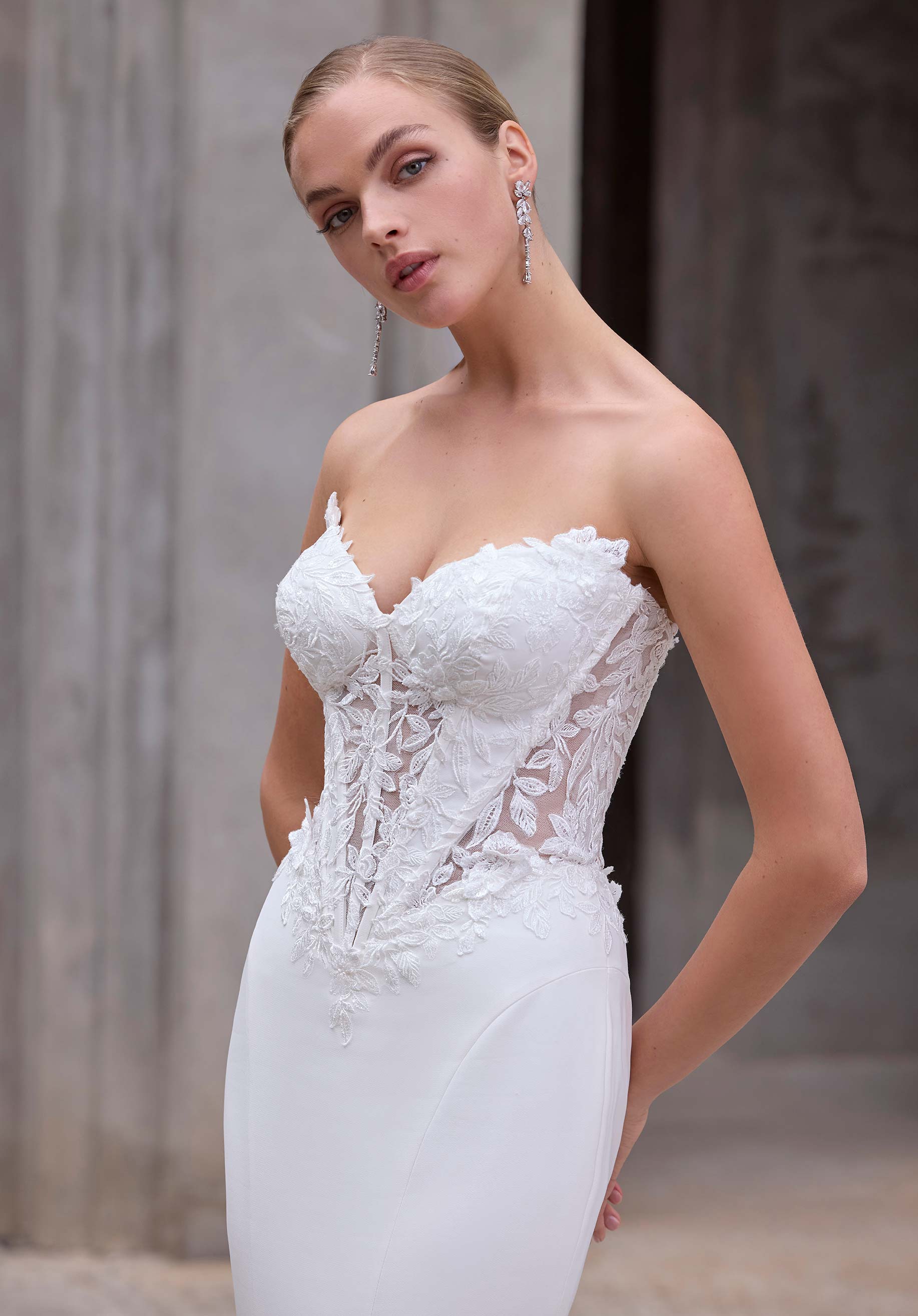 morilee-hypatia-brautkleid-fit-flare-aus-crepe-mit-cat-eye-ausschnitt image 4