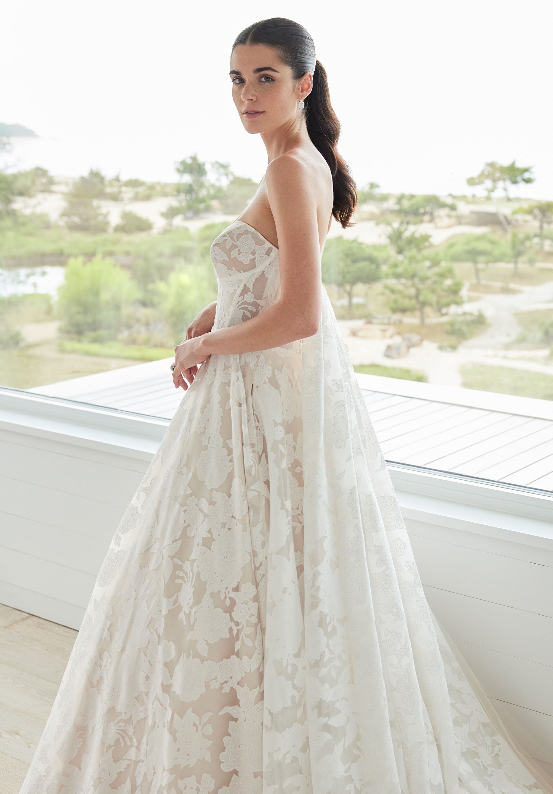 morilee-saige-ballkleid-brautkleid-aus-burnout-organza image 6