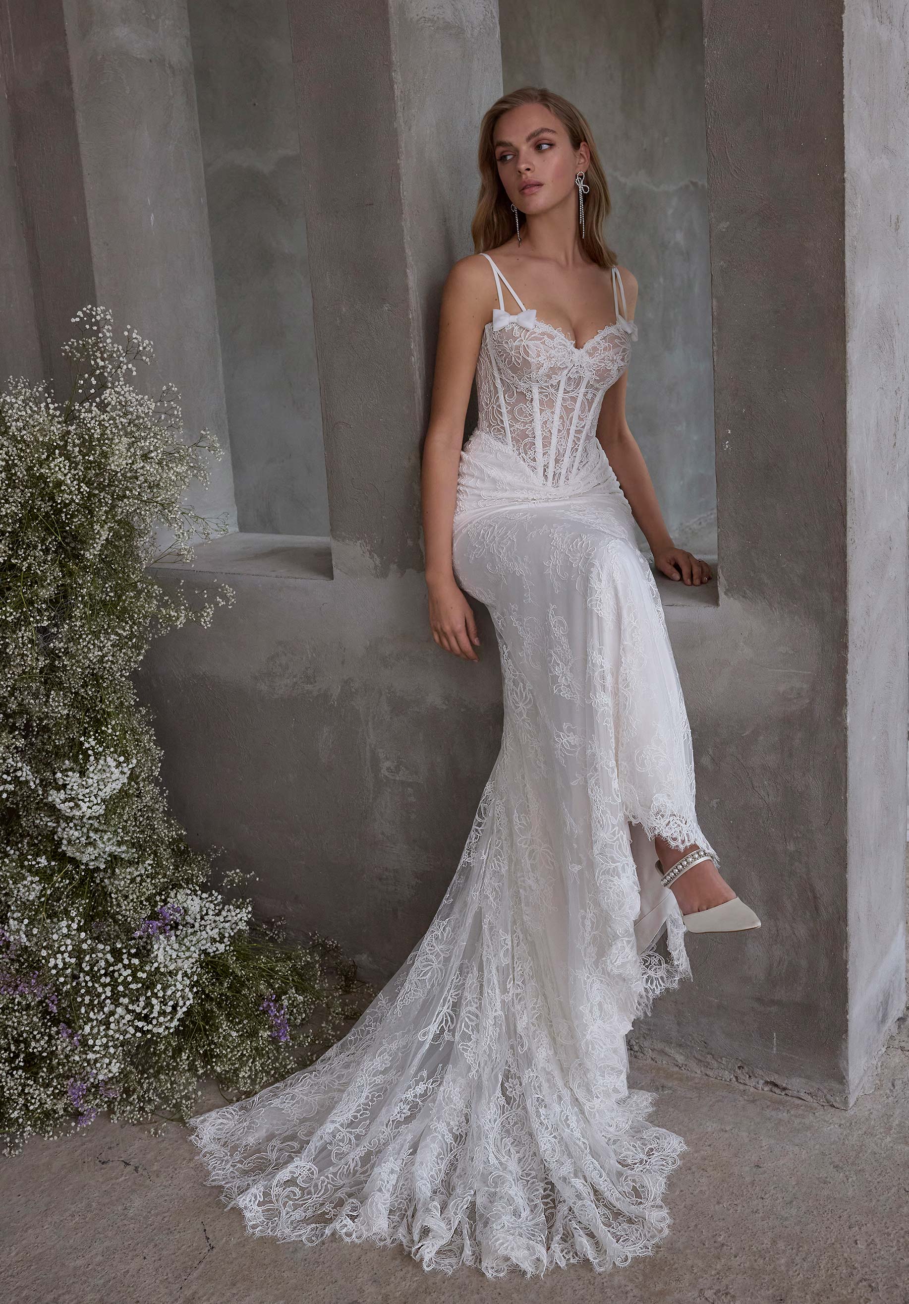 morilee-arty-brautkleid-mit-alen-on-spitze-und-organza-berrock image 3