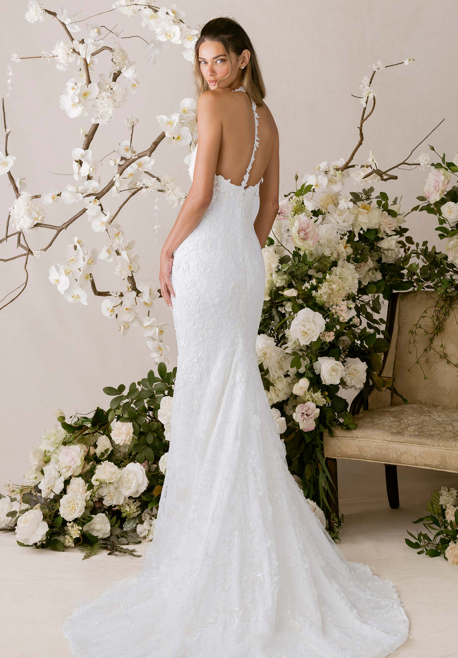 morilee-paulina-brautkleid-fit-and-flare-halter-perlenblumen image 3