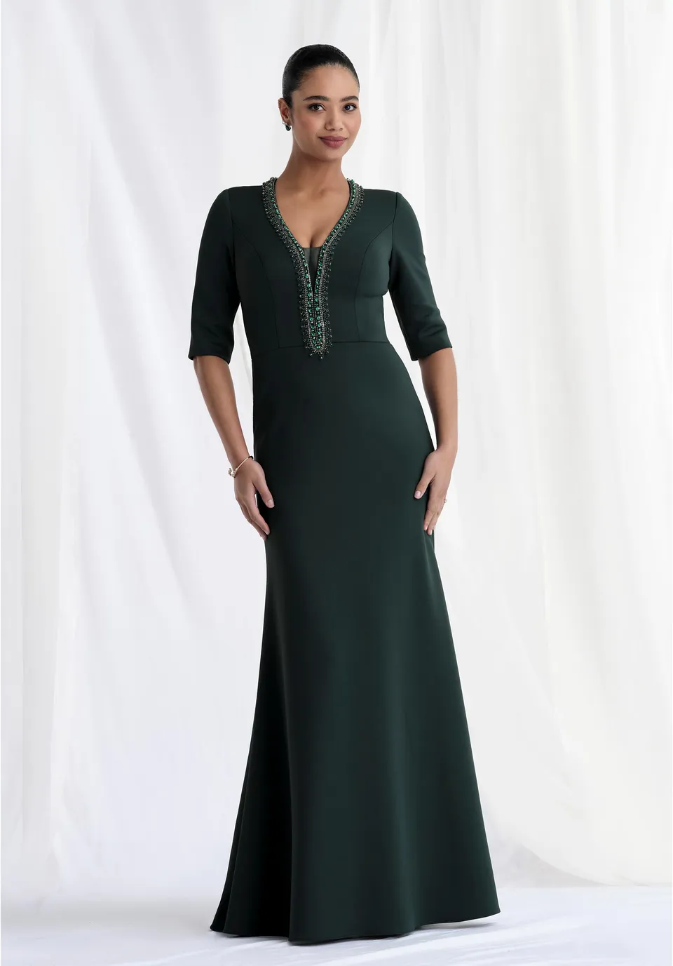 morilee-v-neck-abendkleid-aus-scuba-knit-mit-perlenbesatz image 1