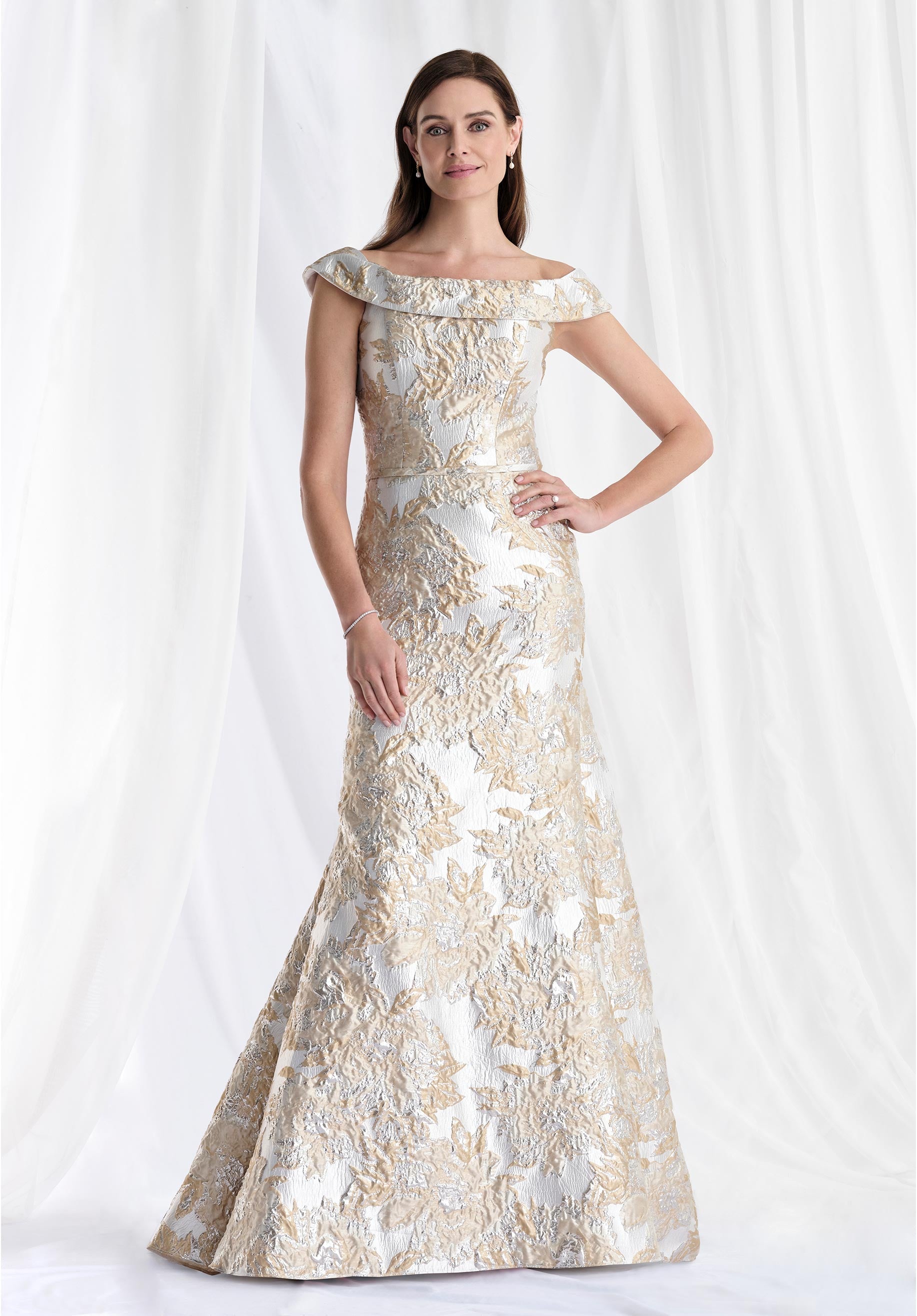 morilee-abendkleid-fit-and-flare-metallic-brokats-mit-r-schendrape image 1