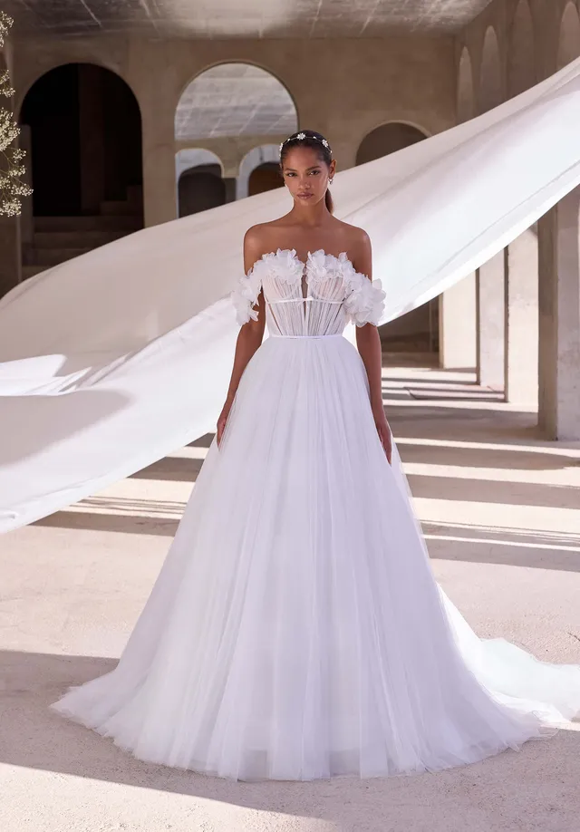 morilee-daphne-brautkleid-a-linie-t-ll-mit-3d-bl-ten-und-korsett image 1