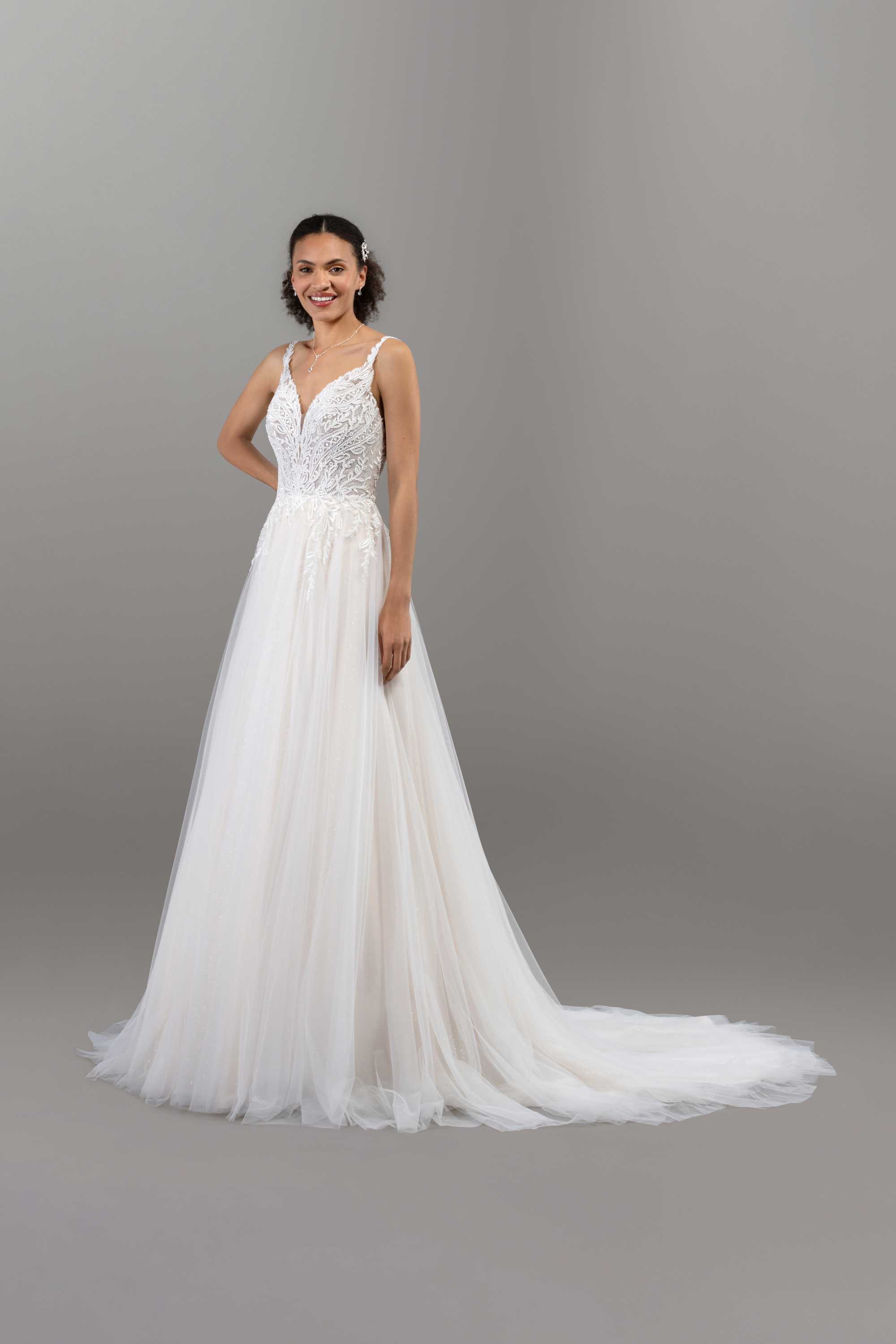 eglantine-frejus-brautkleid-festgarderobe image 2