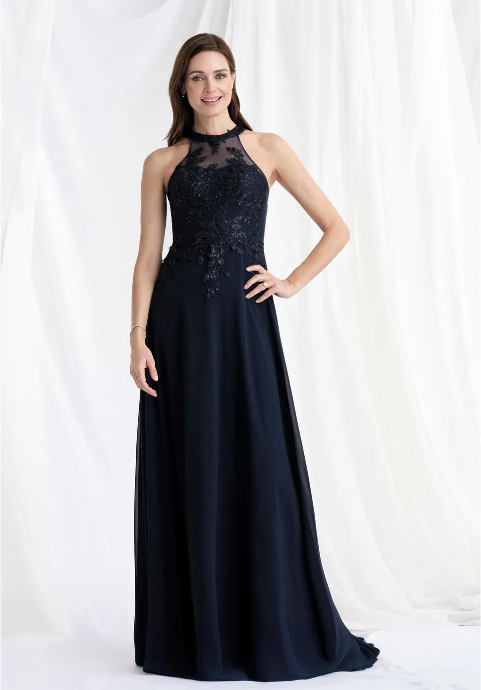 morilee-abendkleid-chiffon-mit-neckholder-und-illusion-ausschnitt image 1