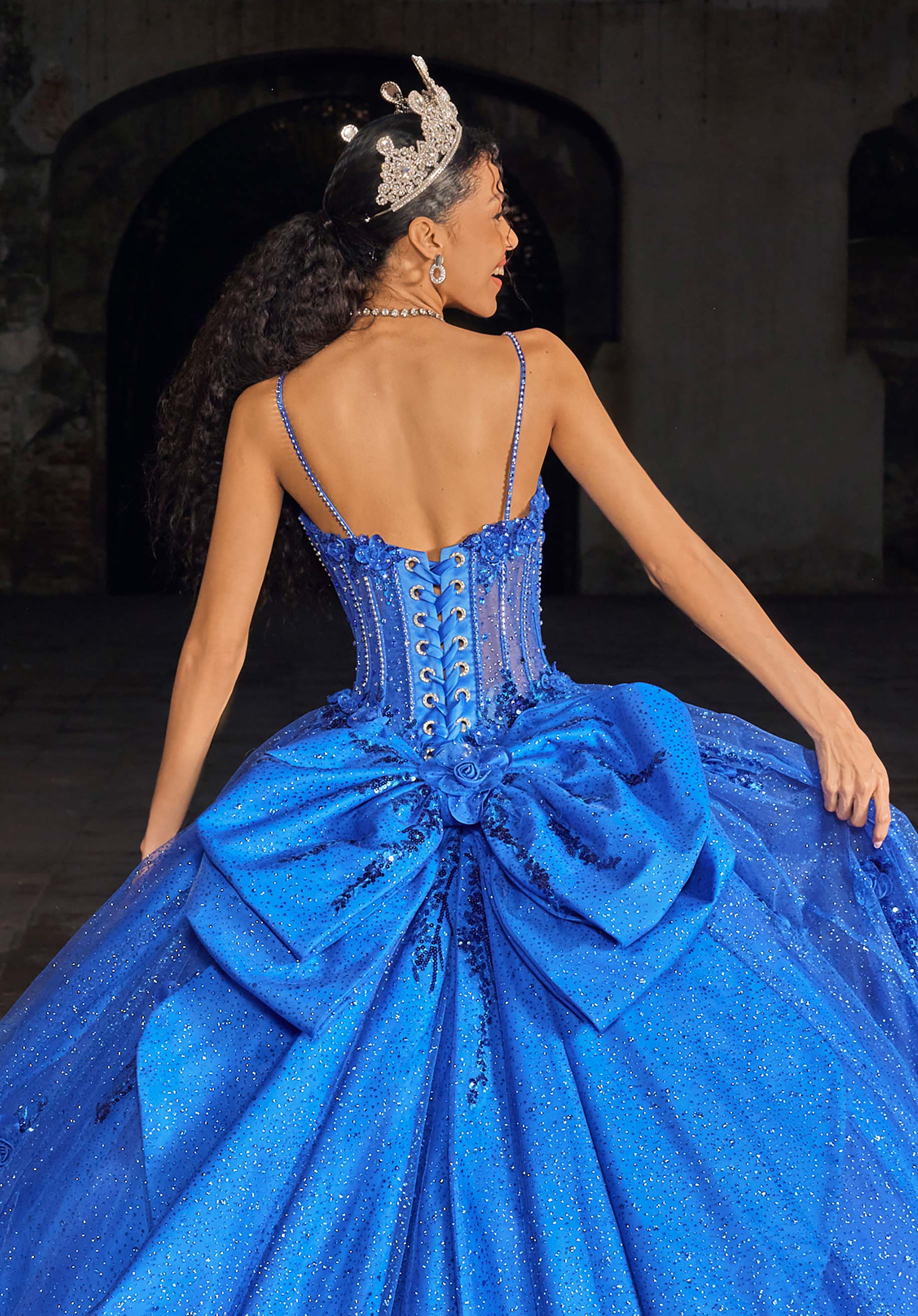 morilee-vizcaya-alexis-quincea-era-kleid-mit-rosetten image 3