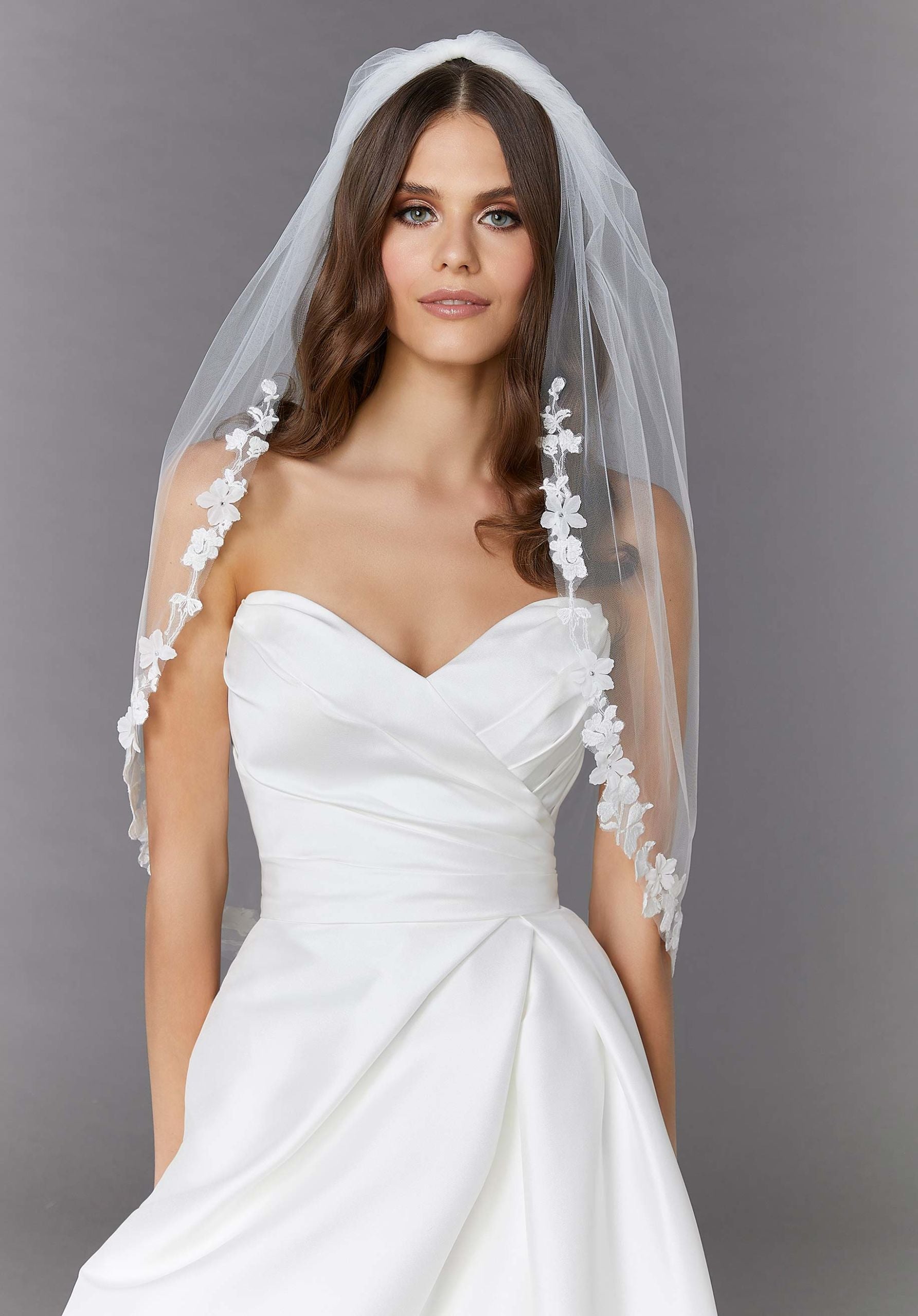 morilee-floral-lace-fingertip-brautschleier image 1