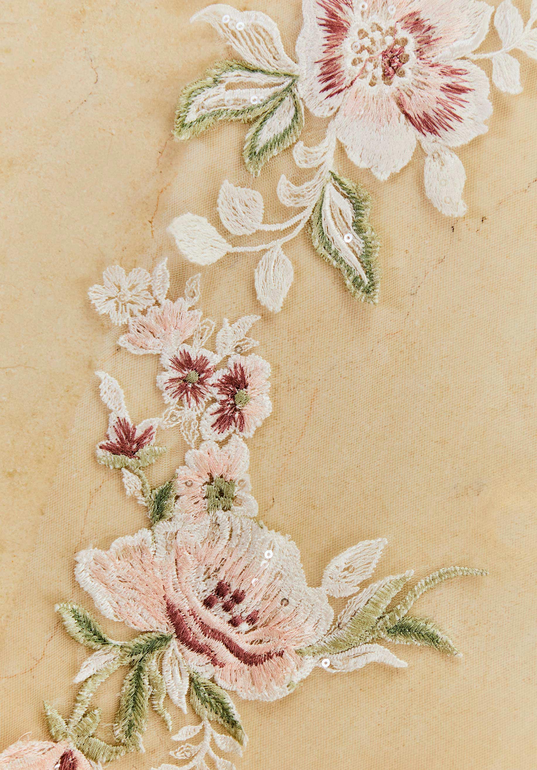 morilee-frosted-floral-spitzen-brautschleier-bestickt image 2